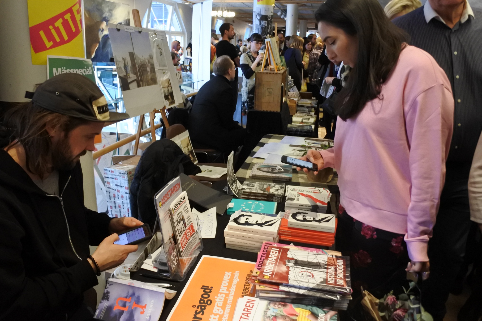 Utställare på Littfest är tidskrifter och fanzine, studieförbund, litterära sällskap, andra föreningar och förlag med författare som medverkar på festivalen.