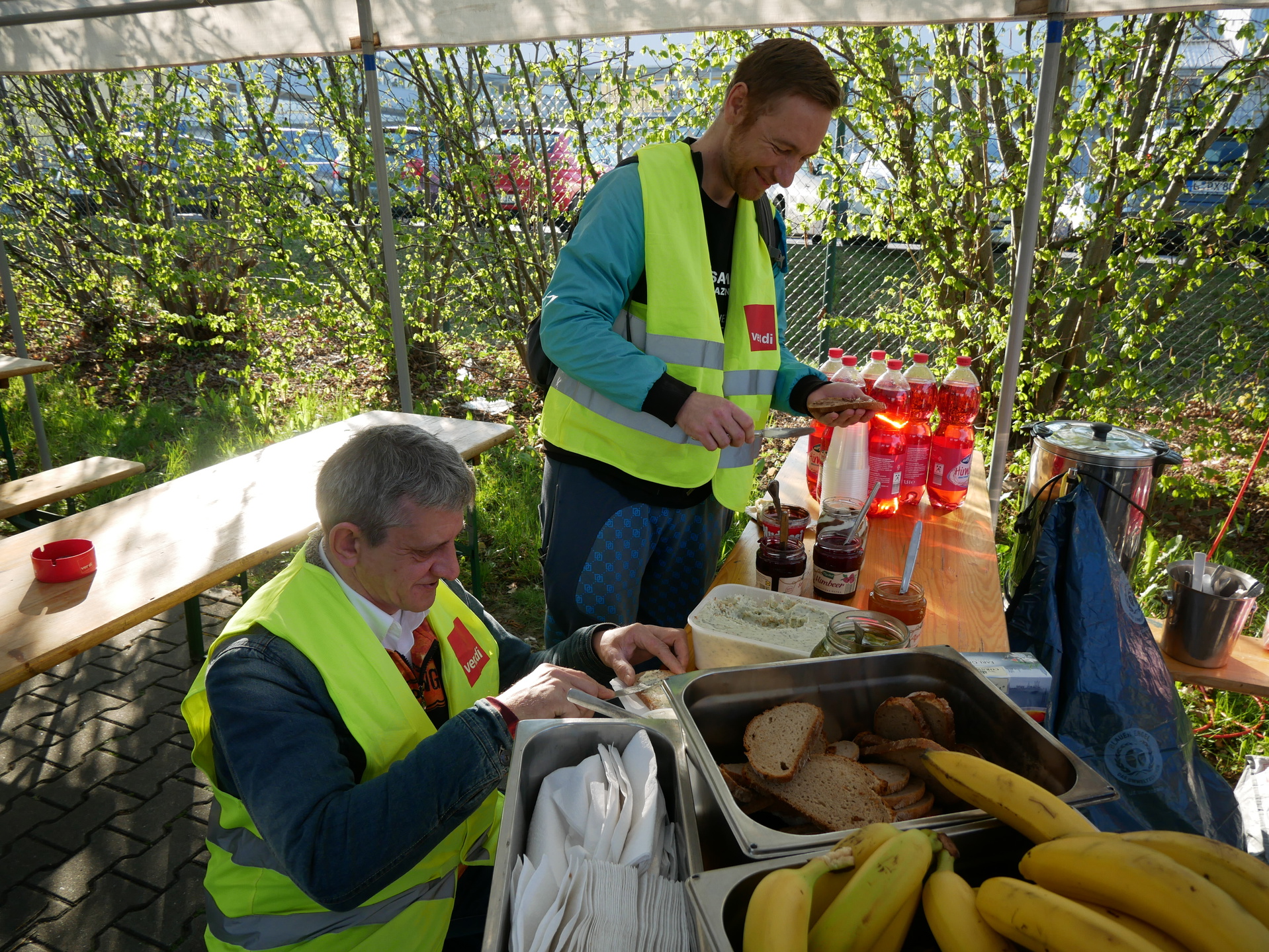 Frukost för strejkande i Leipzig onsdag den 17 april.