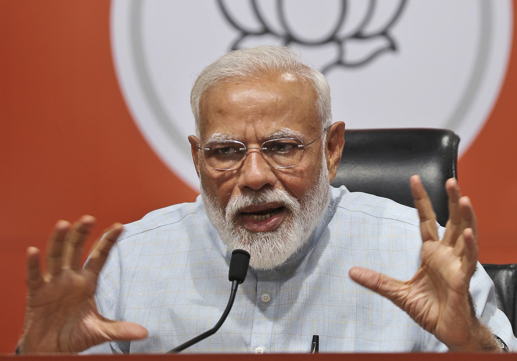 Indiens premiärminister Narendra Modi under en presskonferens i partihögkvarteret. I valet kommer 543 platser Lok Sabha, parlamentets underhus att tillsättas.