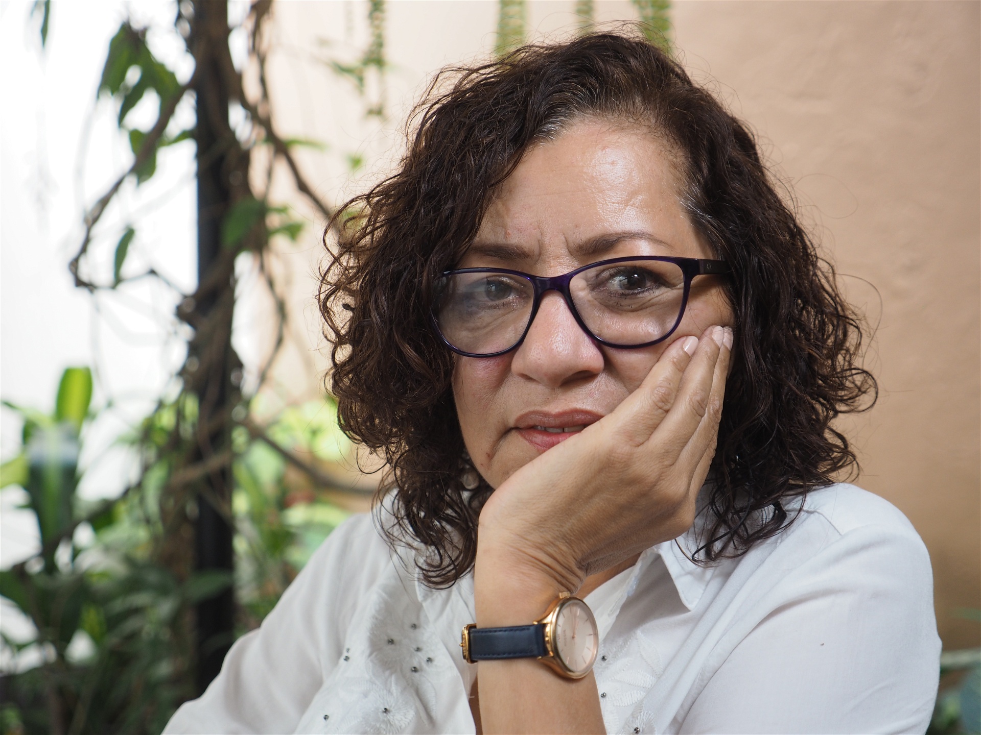 ”Efter statskuppen har allt förvärrats, bland annat har Institutionerna, speciellt de som arbetar med kvinnors rättigheter, försvagats, män­ niskorättighetsförsvarare har blivit kriminaliserade”, säger Regina Fonseca, kvinnorättsaktivist vid centret för kvinnors rättigheter, CDM.