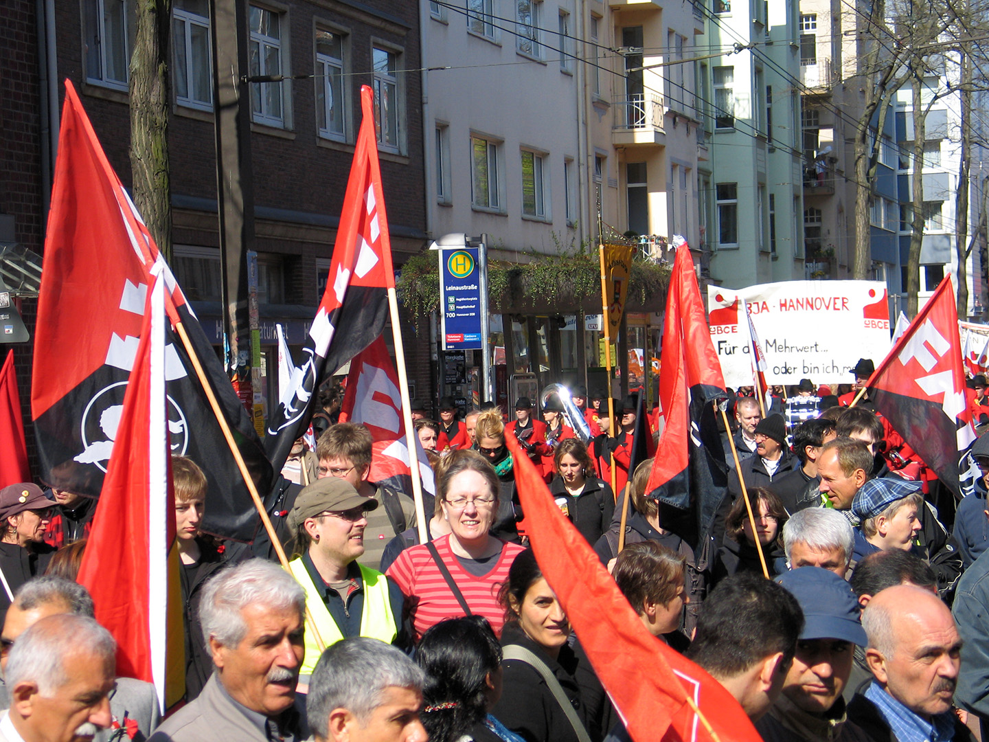 Tyska FAU – här vid en 1 maj-demonstration i Hannover – organiserar mot alla odds i den så kallade gig-ekonomin. Arbetarrörelsen är i behov av mer, inte mindre, kreativitet, demokrati och gräsrotsinflytande för att bemöta de nya exploateringsformerna, skriver Emil Boss.