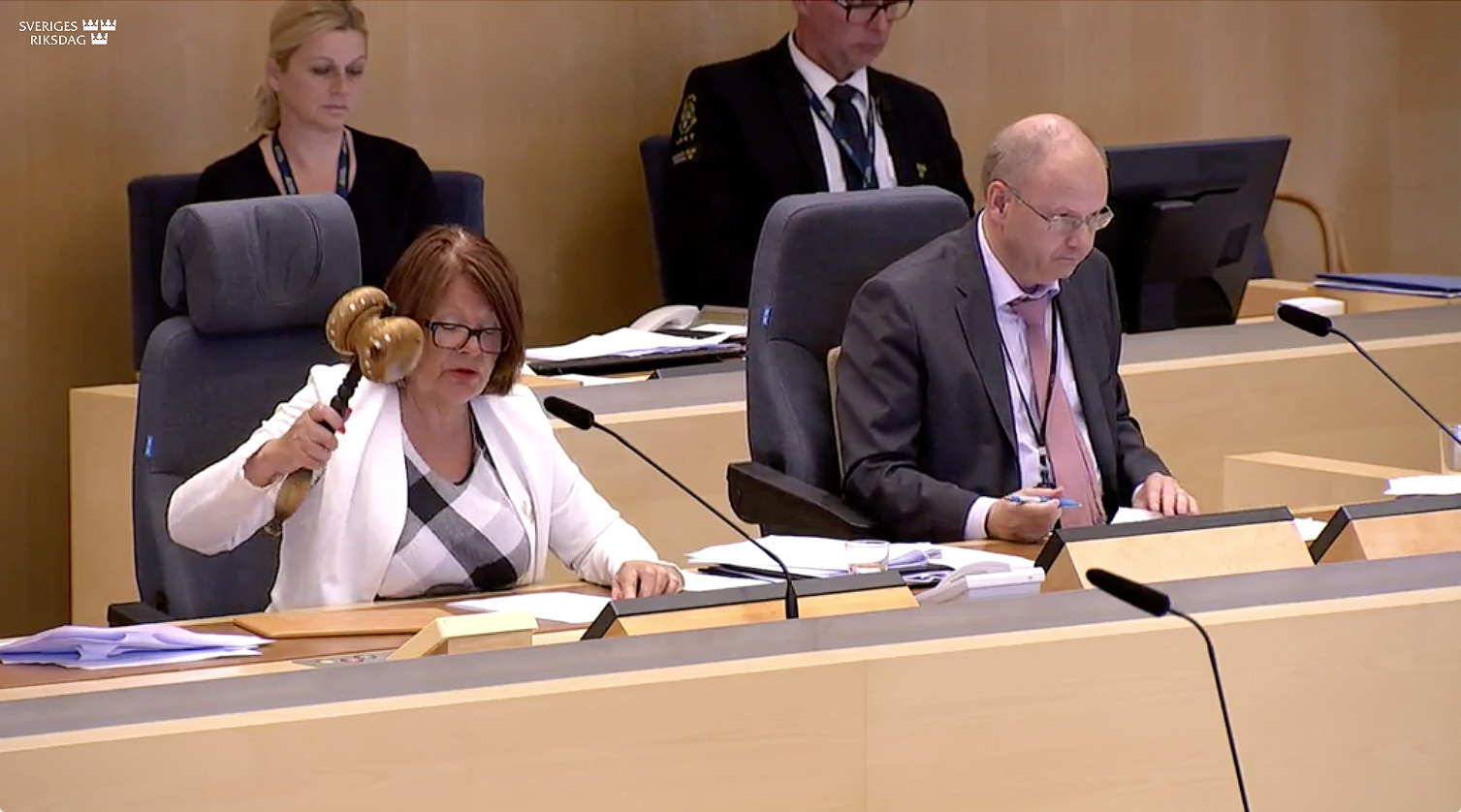 Strax efter klockan 16 på tisdagen klubbade riksdagens andre vice talman Lotta Johnsson Fornarve resultatet av omröstningen: den svenska strejkrätten inskränks.