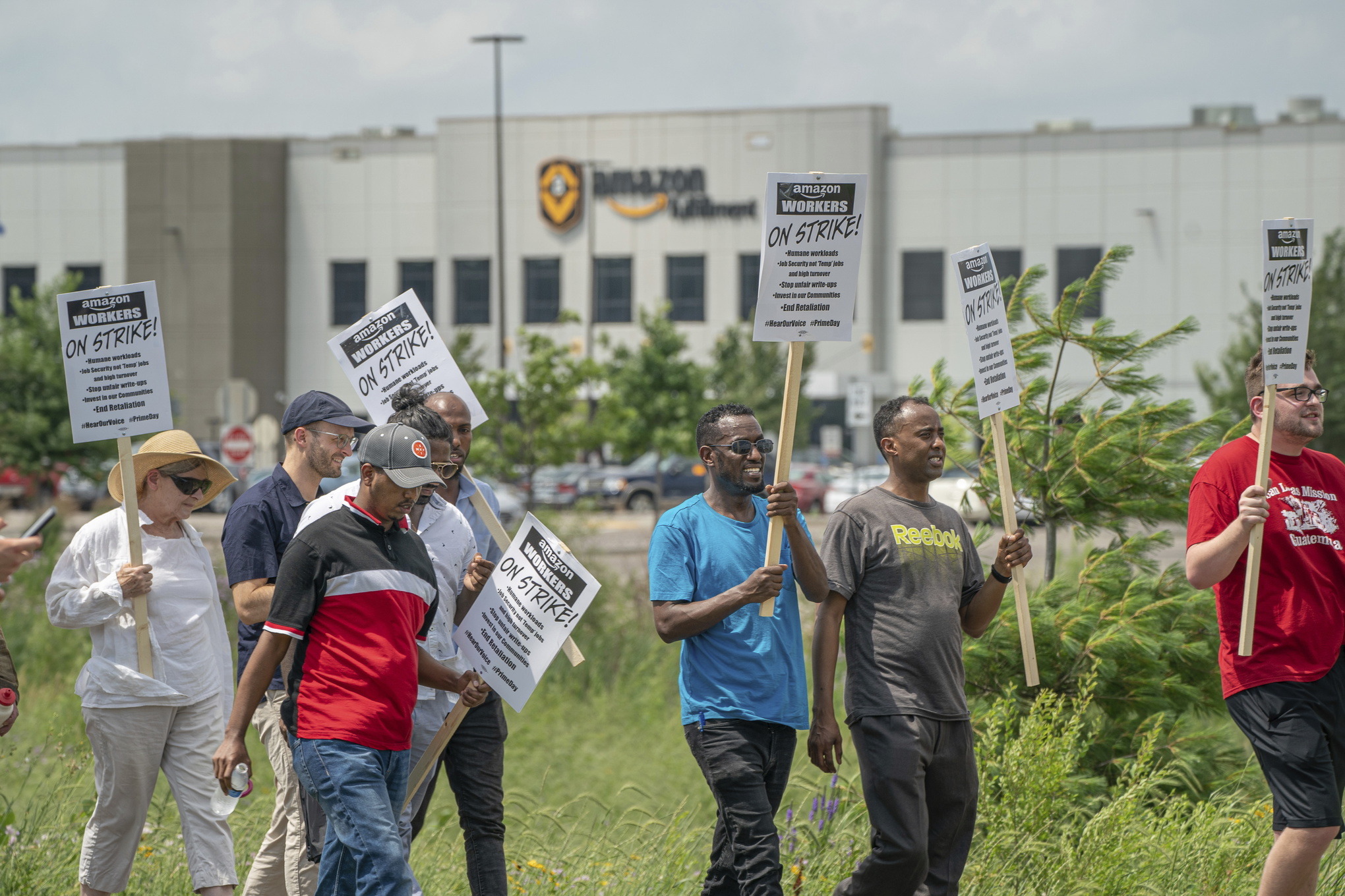 På måndagen gick arbetare på Amazons distributionscenter i Shakopee i Minnessota ut i en sex timmar lång strejk.