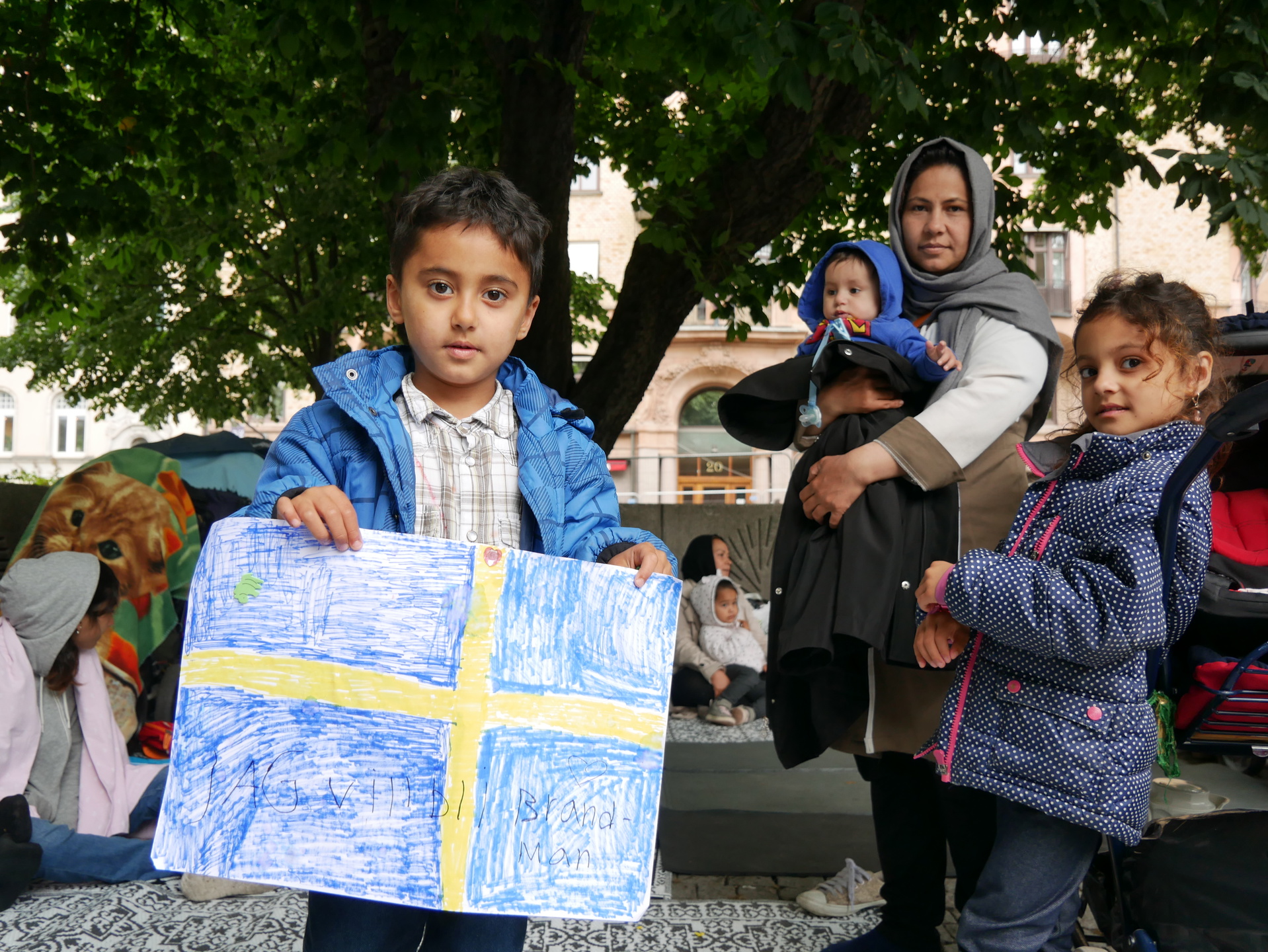 Reza Ahmadi och hennes tre barn. 