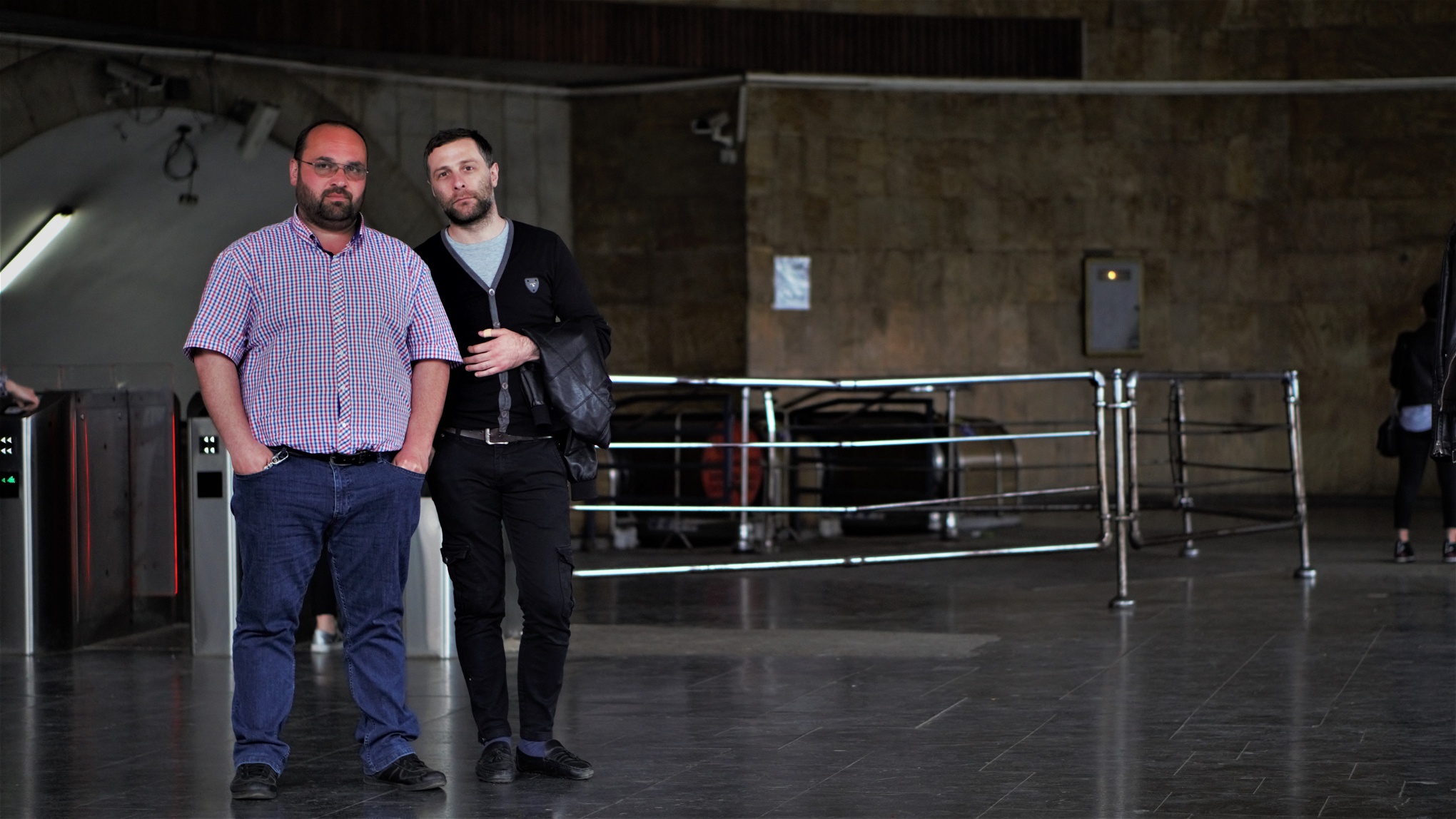 Kakhaber Gagua och Zaza Barbakadze har arbetat i tio respektive 20 år som tågförare i Tbilisis tunnelbana.