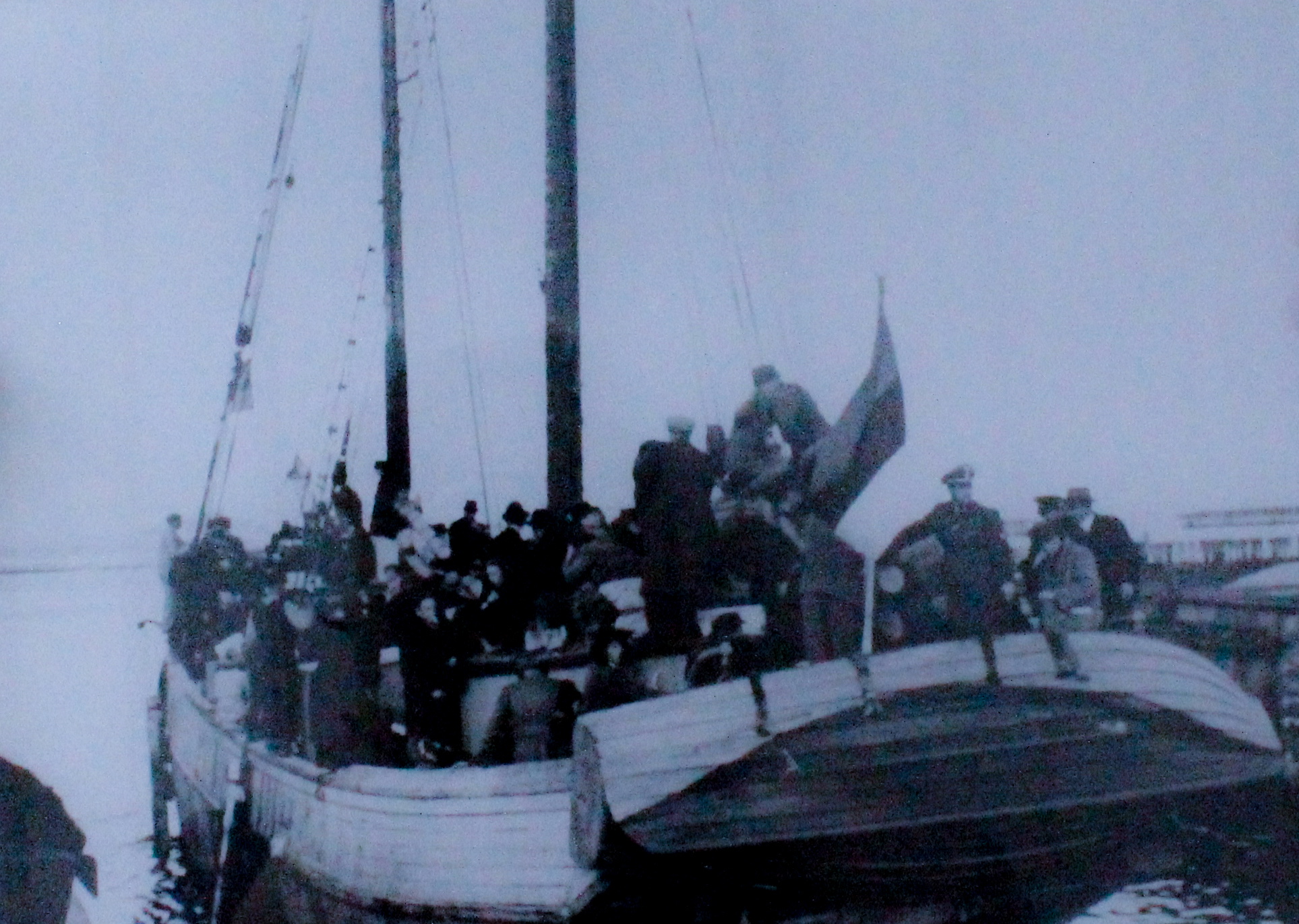 I september 1944 flydde Kirstis familj över Östersjön.