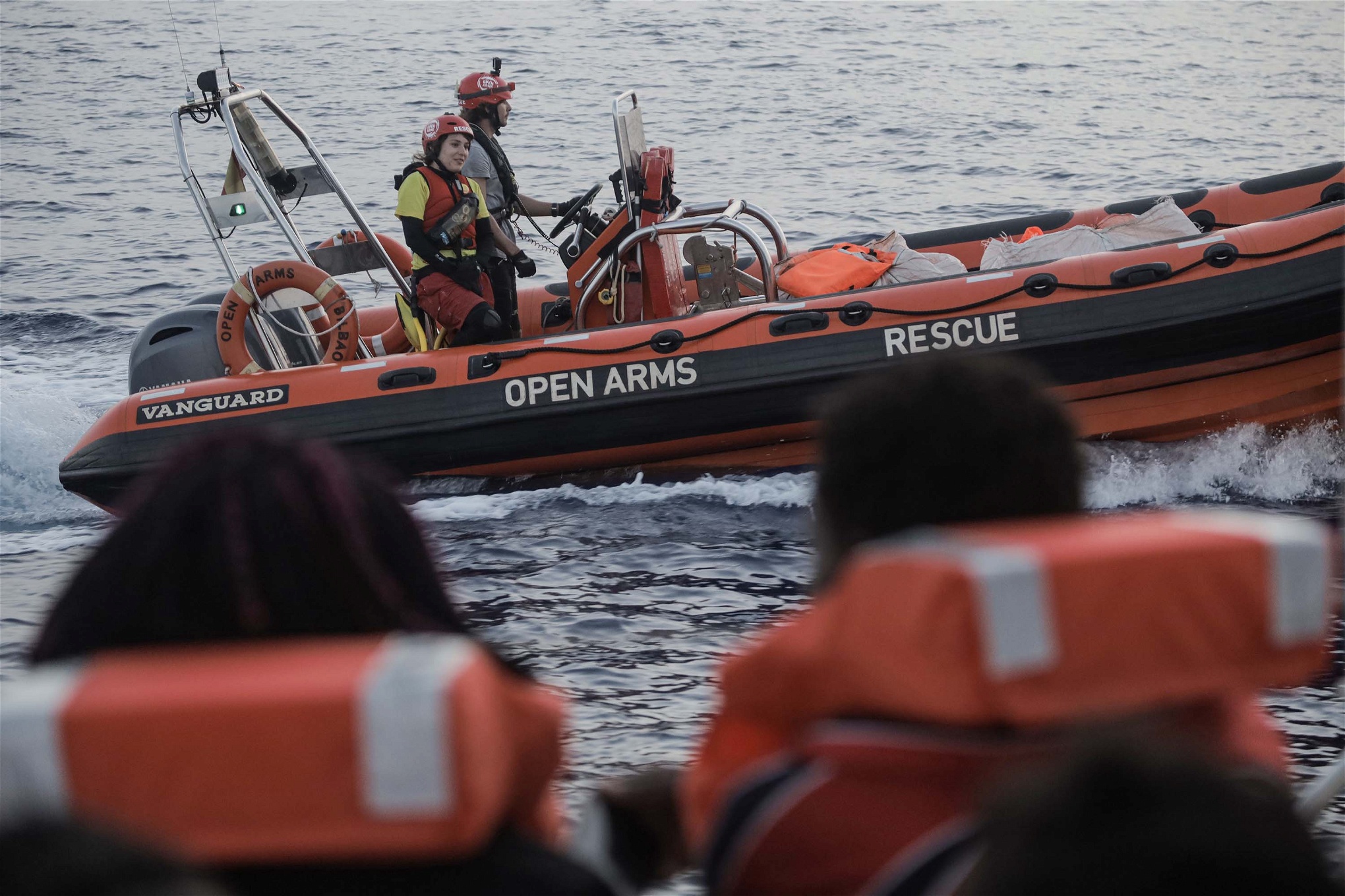 Med hjälp av ”rihb”, snabba gum­mibåtar, utför Open Arms räddningsaktioner på Medelhavet.