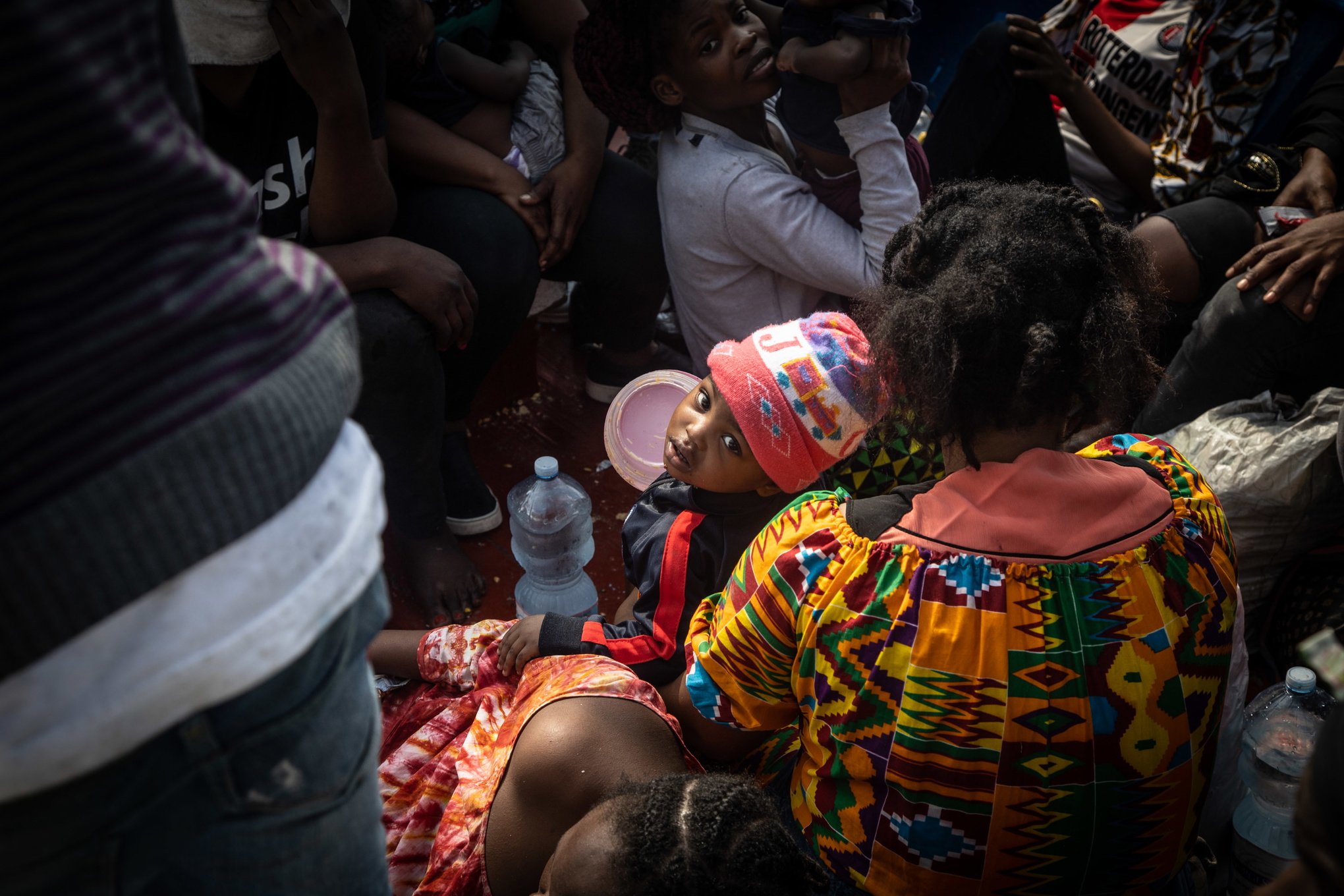 Ett lagförslag har nyligen godkänts i Italien som ökar straffen för de räddningsfartyg som lägger till i landet utan tillstånd. Det spelar ingen roll om det är en humanitär nödsituation. Den nya lagen före­skriver en miljon euro i skadestånd, konfiskering av båten och ett omedelbart gripande av kaptenen.