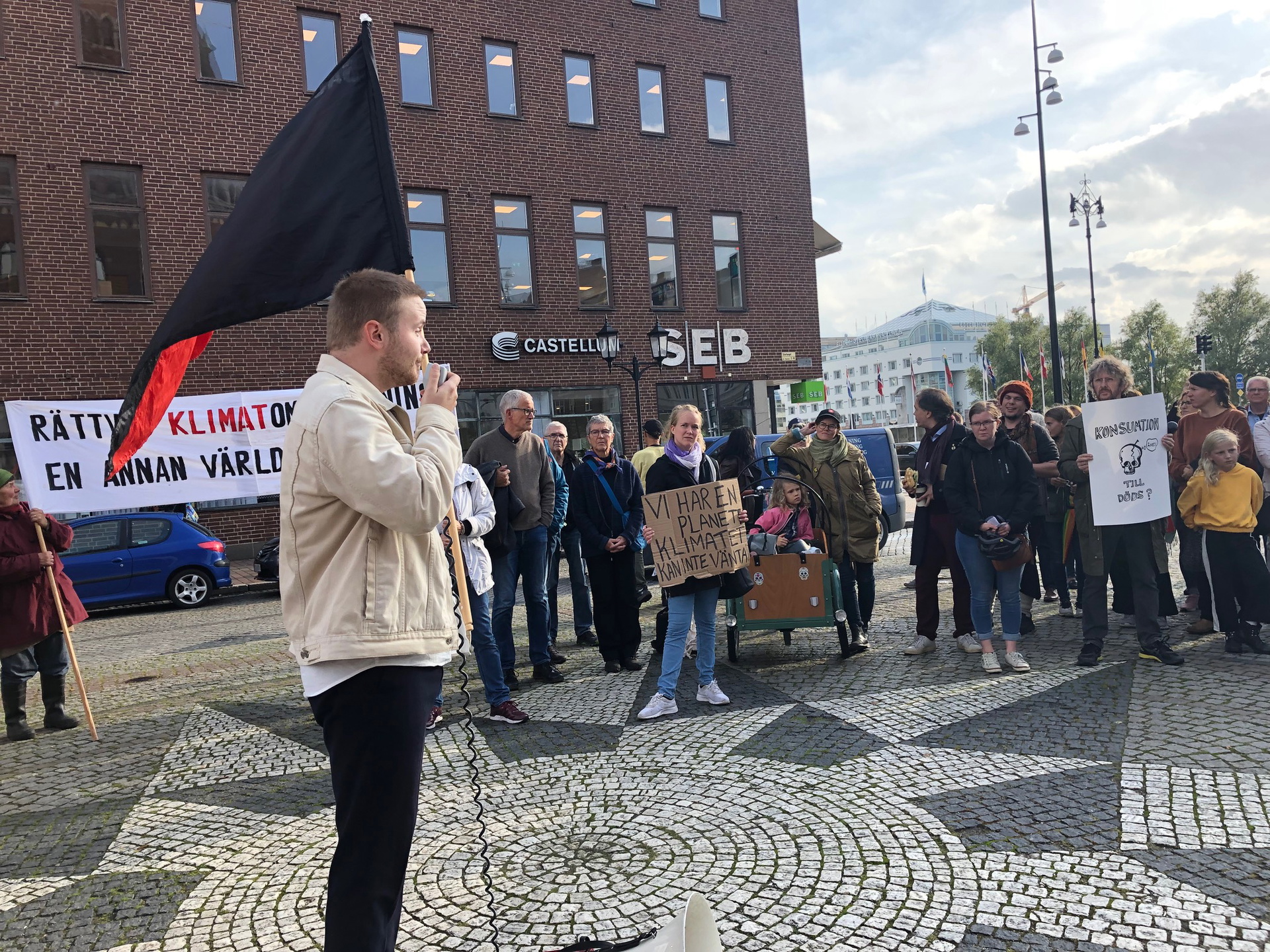 Jesper Nielsen håller tal i Helsingborg.