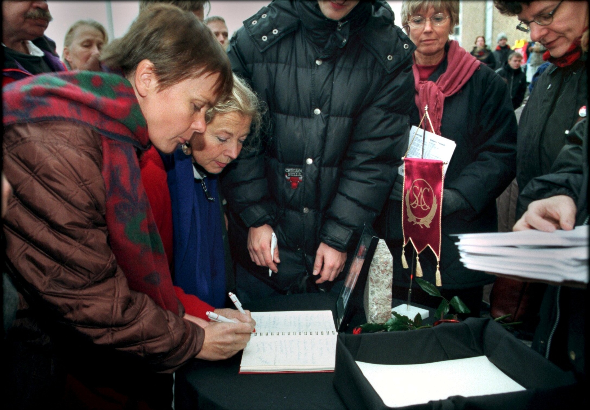 Syndikalisternas antinazistiska manifestation ägde rum på Medborgarplatsen i Stockholm  den 23 oktober 1999, och samlade tusentals människor. Det var många som köade för att skriva i kondoleansboken över Björn Söderberg. 