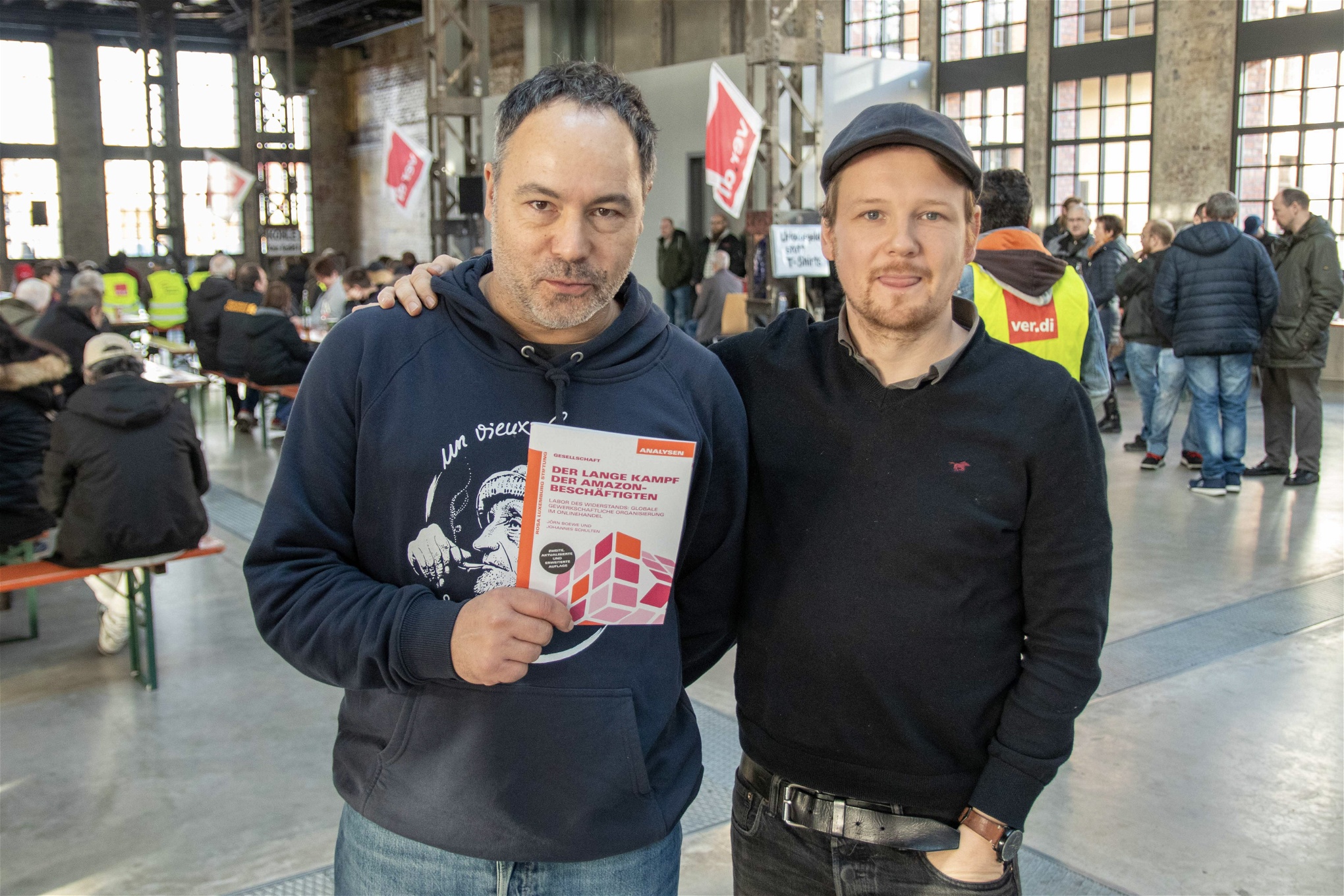 Journalisterna Jörn Boewe och Johannes Schulten höll en workshop i Bad Hersfeld under strejken. De färdigställde nyligen en rapport om Amazonarbetarnas organisering i Tyskland.