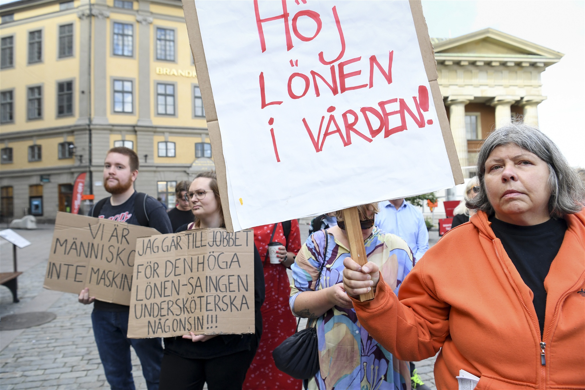 Undersköterskor demonstrerar för bättre villkor i Stockholm den 22 augusti 2019.