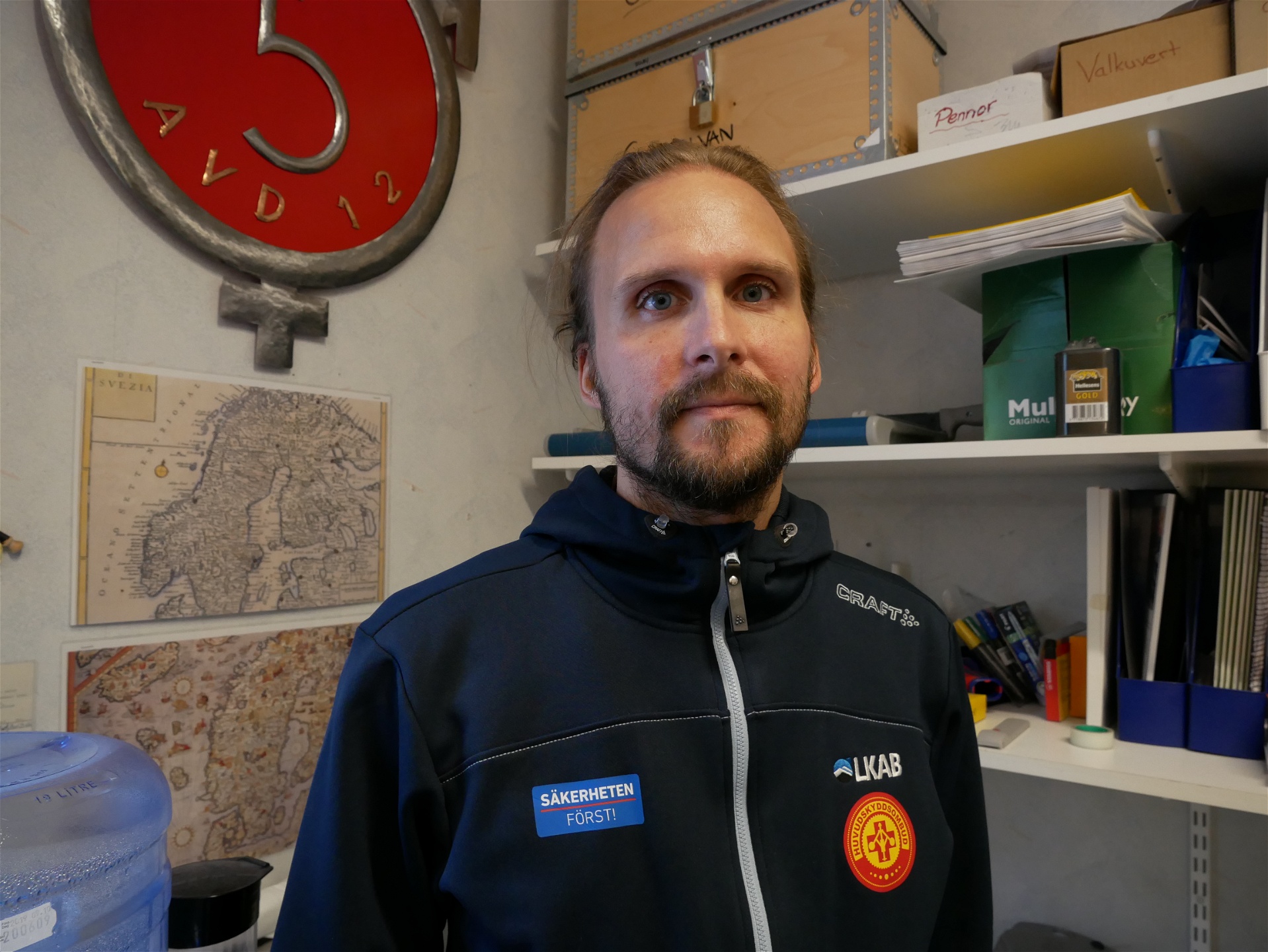 – Många känner sig inte säkra på att efterarbetet som gjorts efter olyckan är tillräckligt. Många anläggningar här i Kiruna påminner om dem i Svappavaara och är ungefär lika gamla, säger Jarno Dahlqvist, huvudskyddsombud ovan jord på Gruvtolvan.
