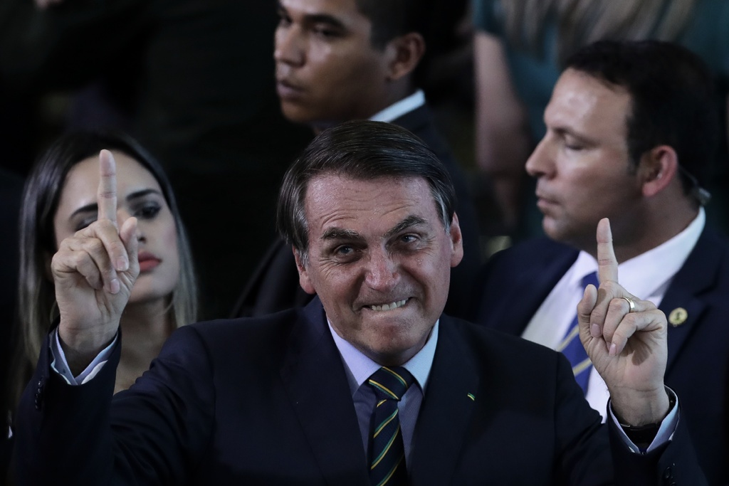 Brasiliens president Jair Bolsonaro på ett event med unga venezuelanska migranter. Ungefär 180 000 venezuelanska migranter uppehåller sig i landet. 