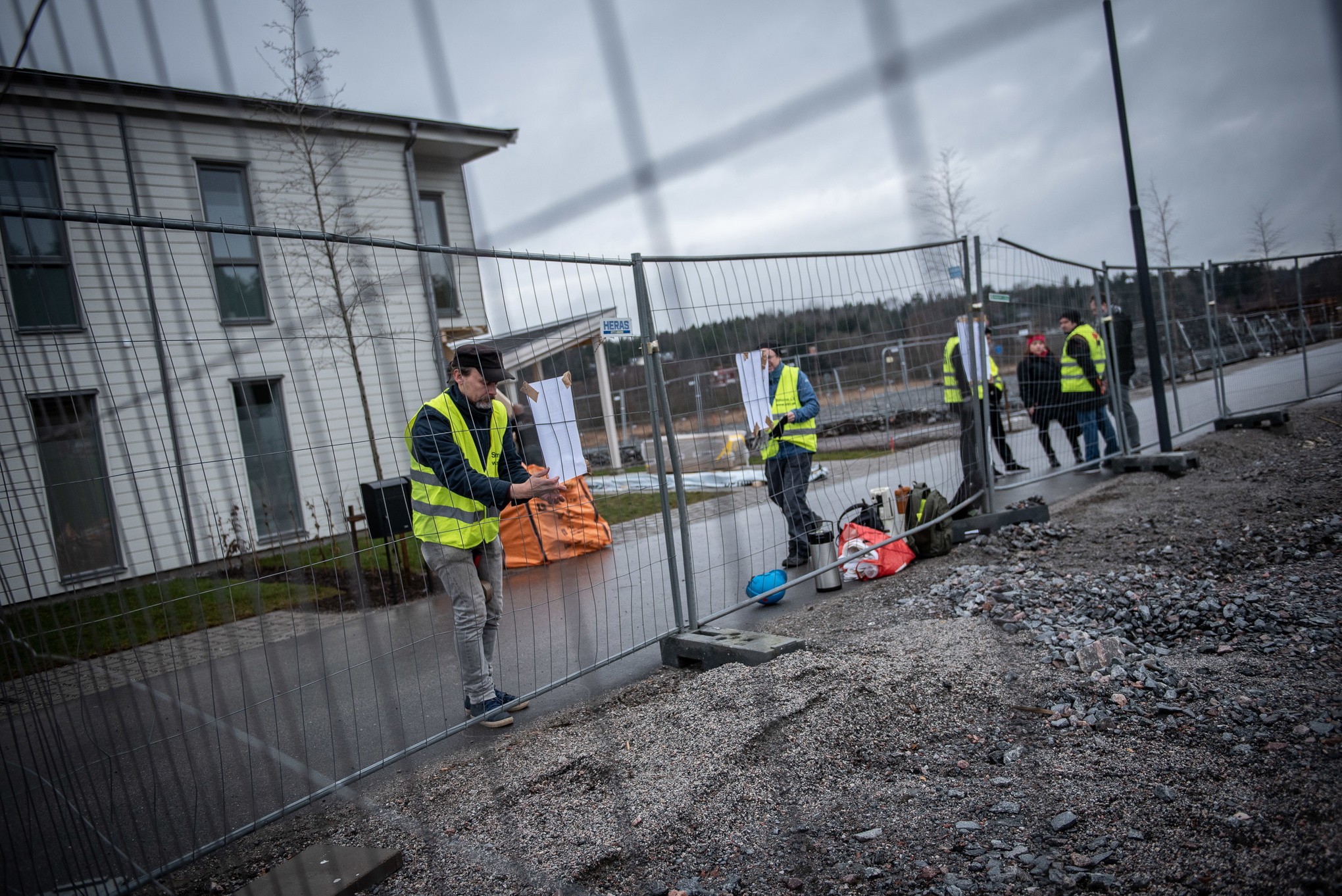 Arbetade utan lön i flera månader bild bild