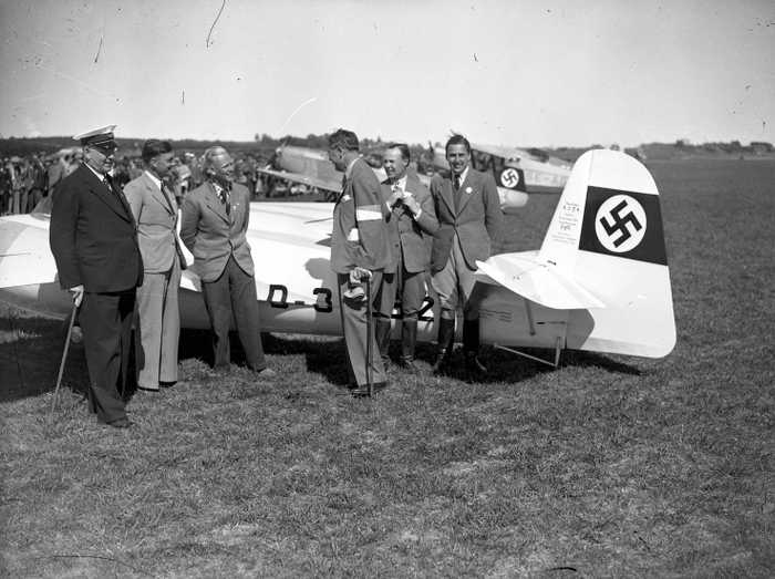 Flygtävling 1937 på Kungsängens flygplats utanför Norrköping.