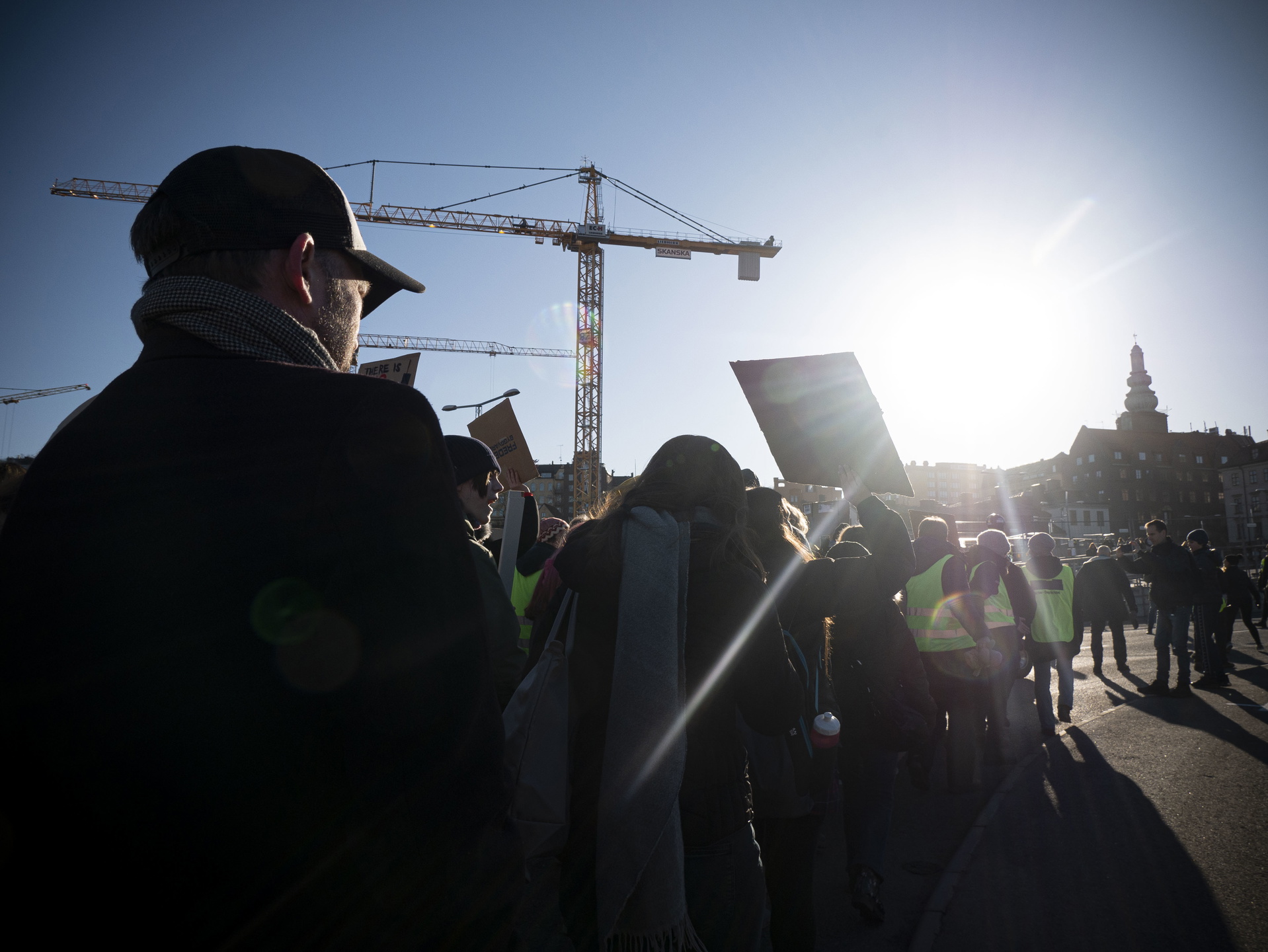 Över 100 klimatdemonstrationer sker under fredagen på olika platser i landet.