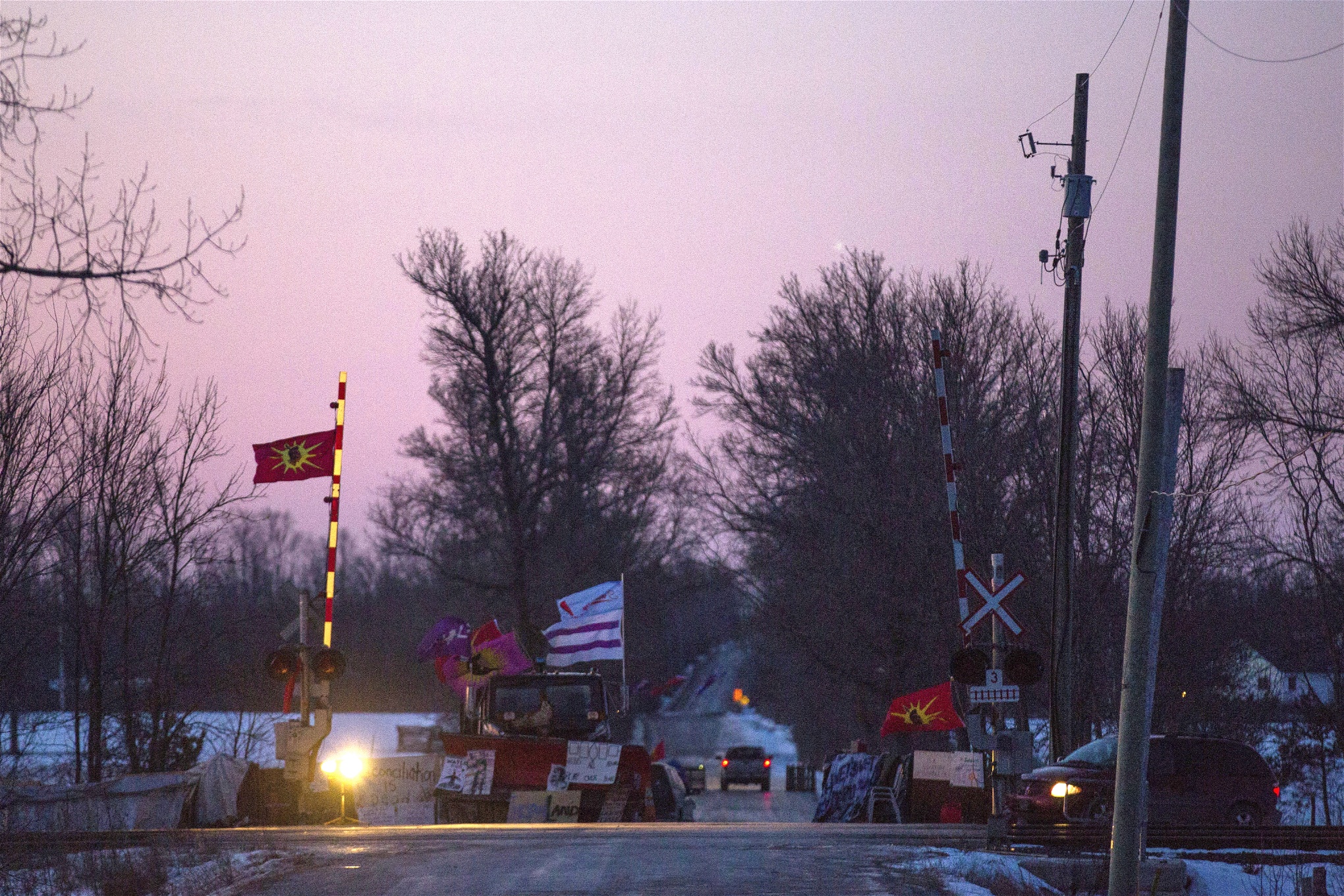 En blockerad järnväg I Tyendinaga, Ontario, den 22 februari i protest mot fossilgasledningen. 