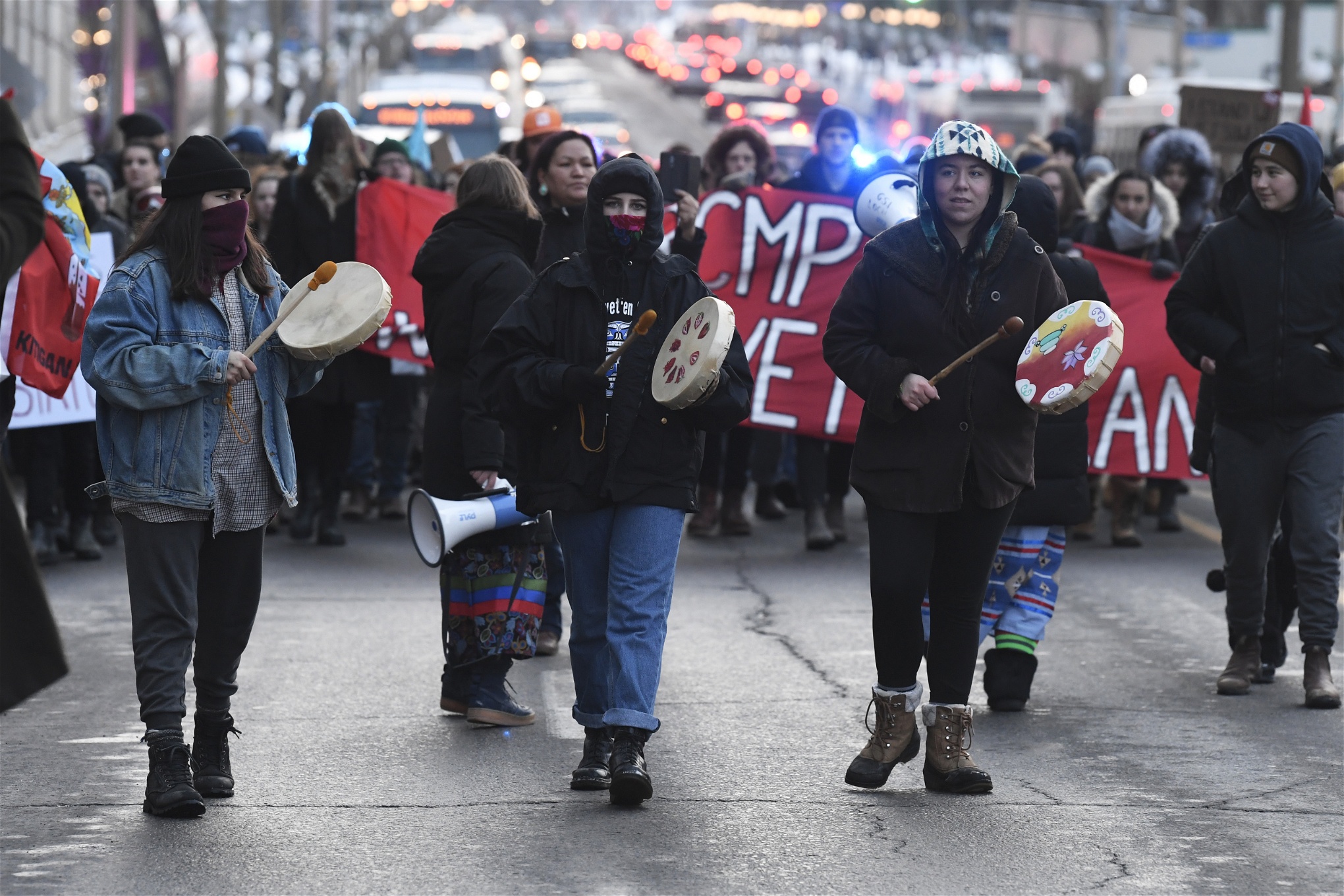Demonstranter protesterar mot fossilgasledningen, i Ottawa, den 12 februari. 