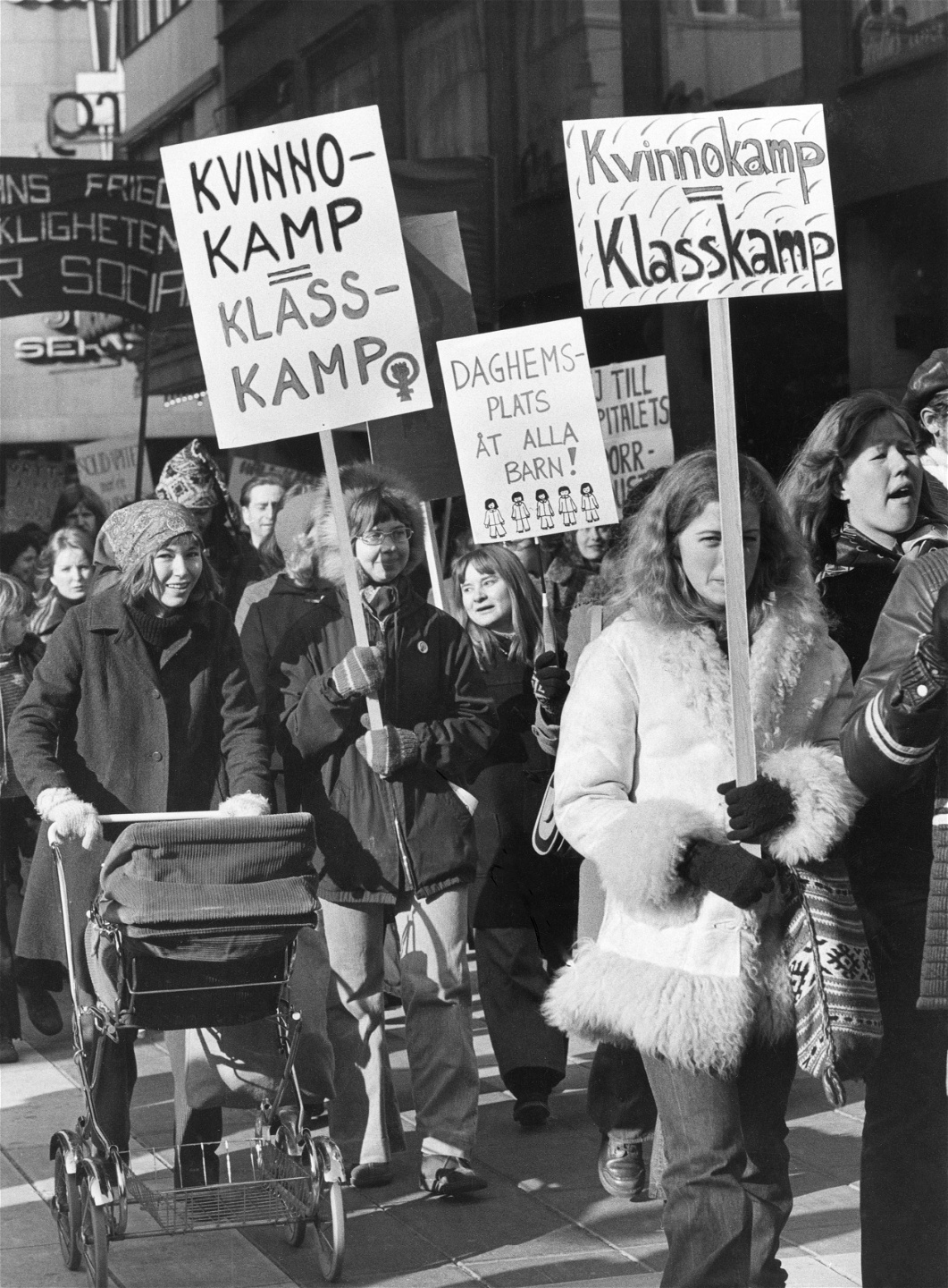 Stockholm den 8 mars 1974. I över 100 år har Internationella kvinnodagen varit ett tillfälle för kvinnor att mobilisera gemensam kraft till att ställa krav på rättvisa. 