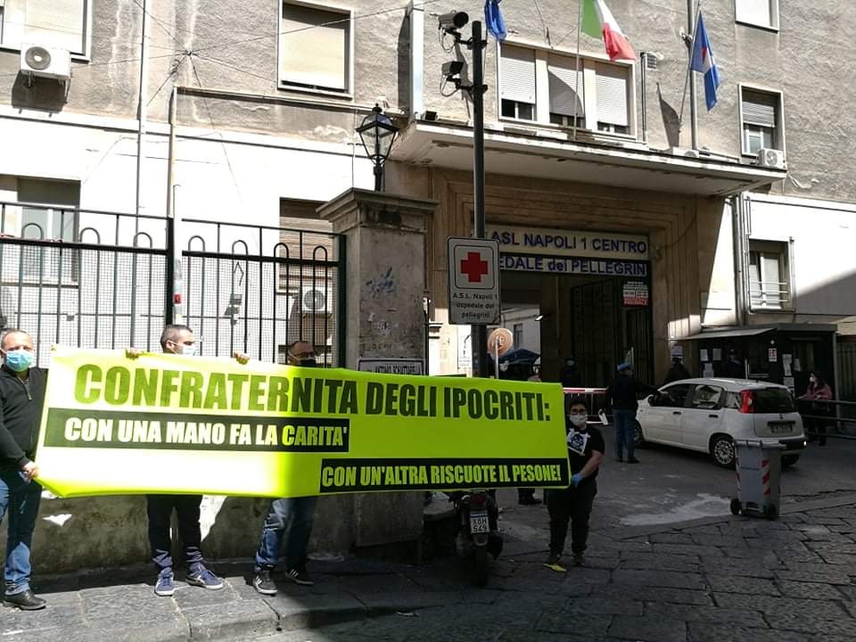 Demonstration mot den religiösa organisationen Confraternita som inte sänker hyrorna för sina hyresgäster.