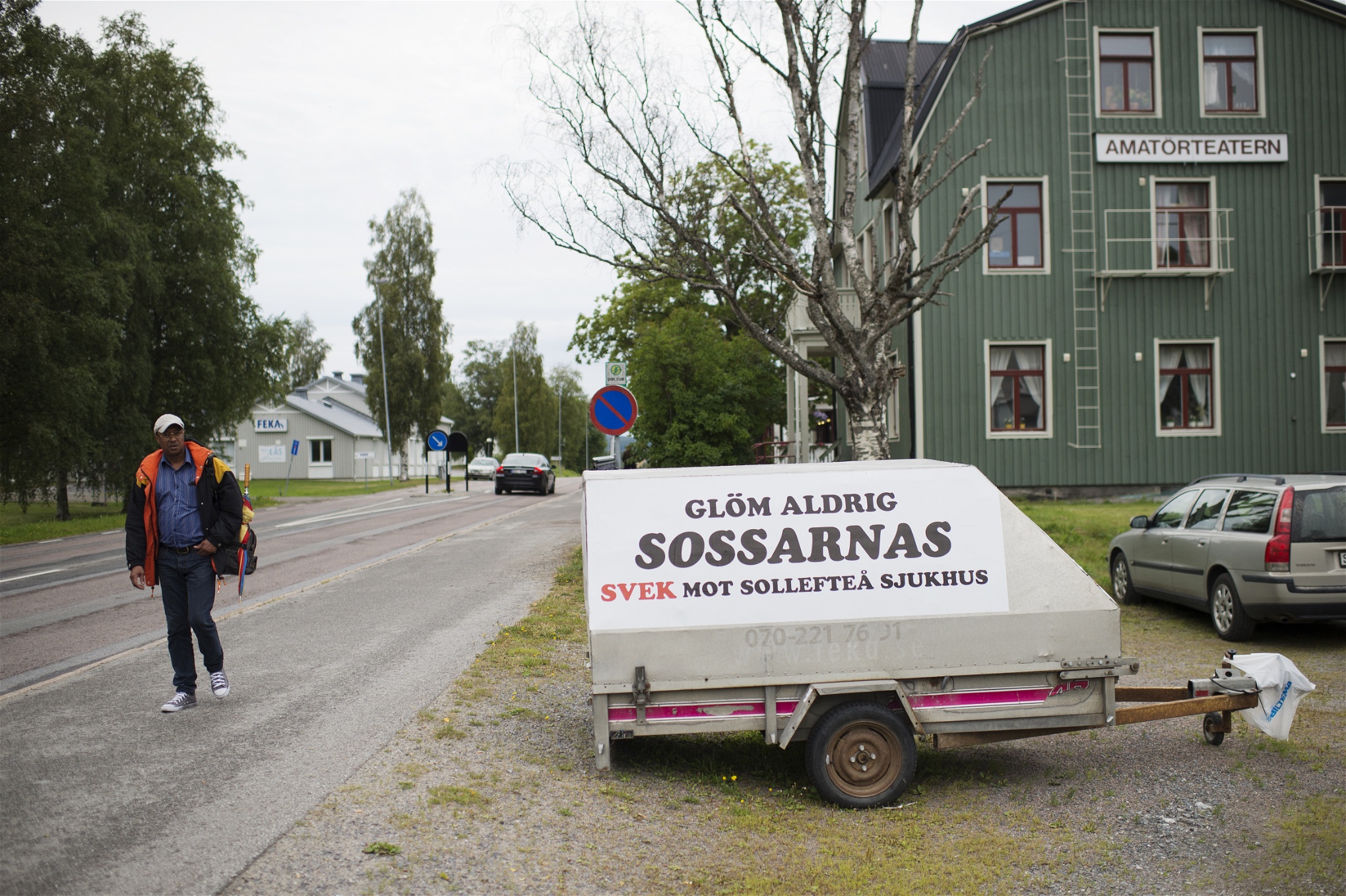 Foto: Izabelle NordfjellEn släpkärra med texten "Glöm aldrig sossarnas svek mot Sollefteå sjukhus"