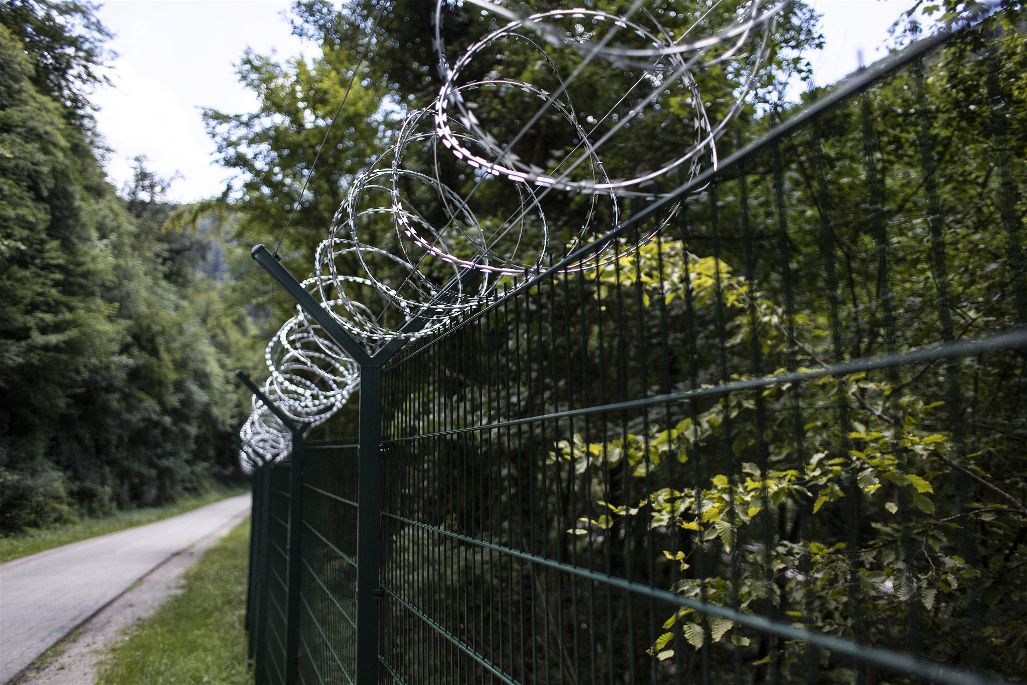 Foto: Daniele NapolitanoEn ny barriär har uppförts som skiljer Slovenien och Kroatien åt.