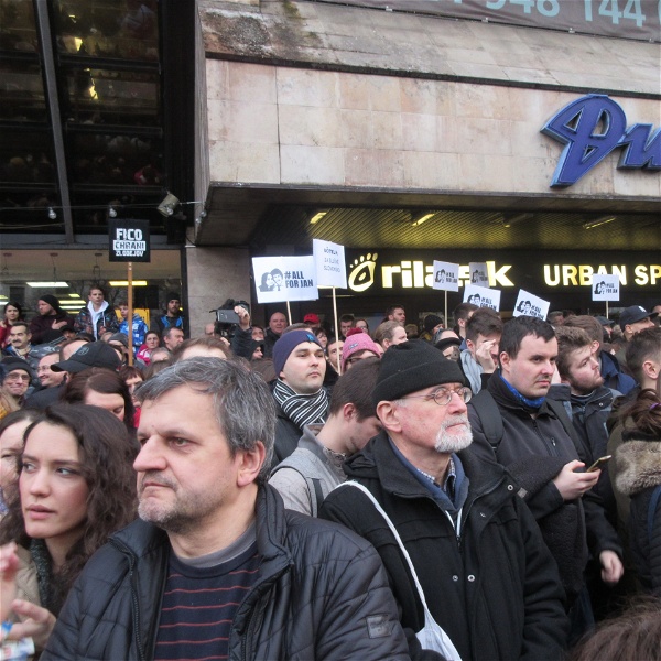 Hundratusentals personer tog del i de protester runt om i Slovakien som mordet på journalisten Jan Kuciak och hans fästmö Martina Kusnirova utlöste. Det tvingade premiärministern och inrikesministern att avgå.