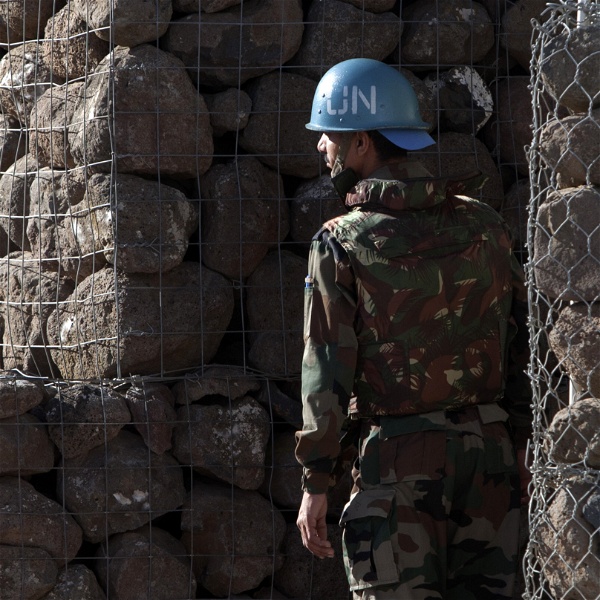 FN-soldat vid Golanhöjderna.