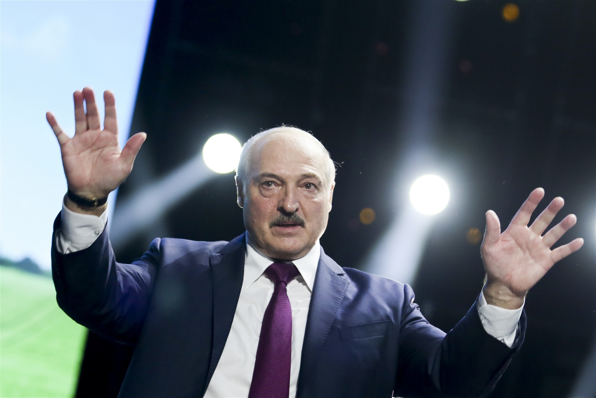 Belarus diktator Alexander Lukasjenko under ett framförande i Minsk.