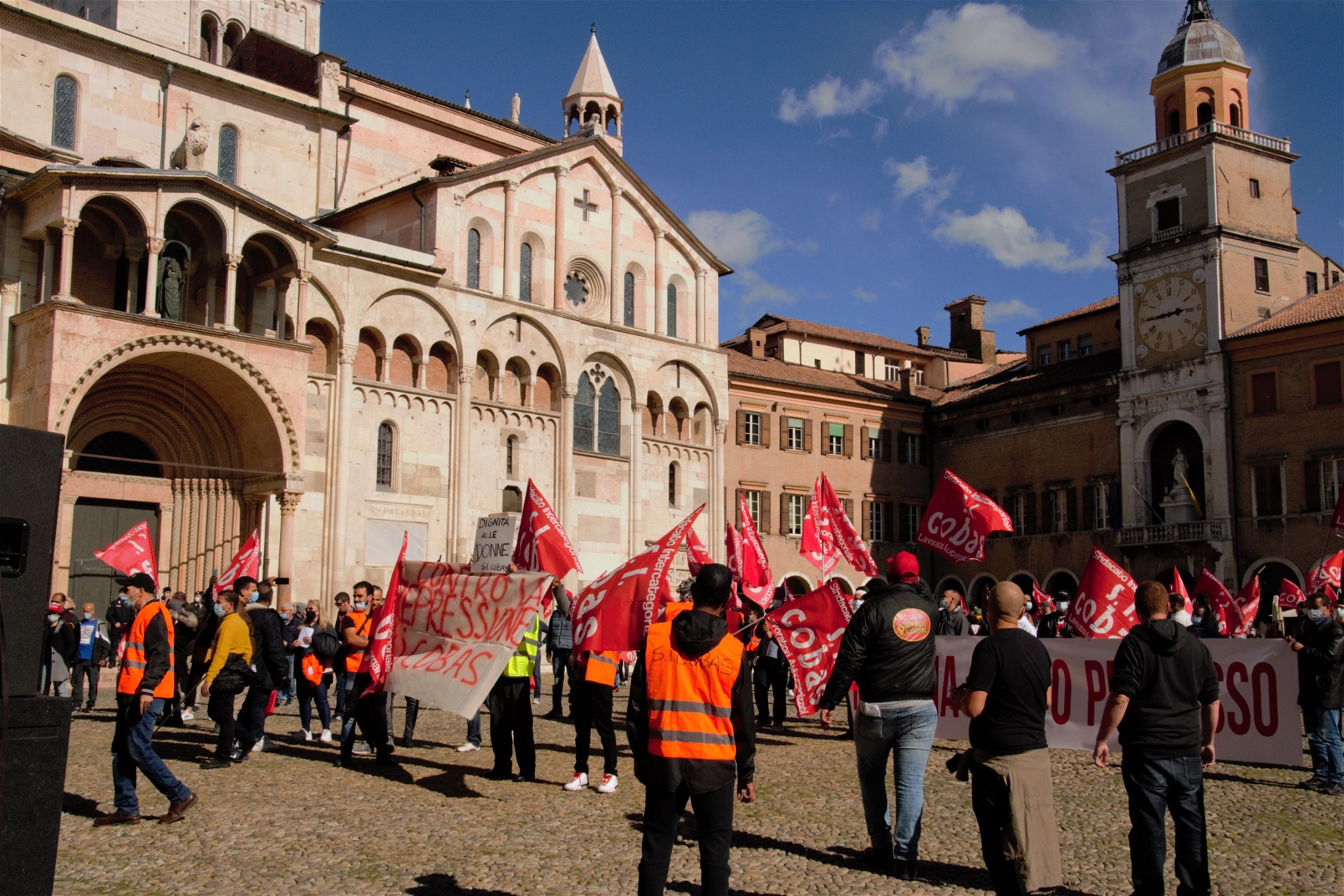 Foto: Alessandra MinconeDemonstration i Modenas historiska centrum den 23 oktober.