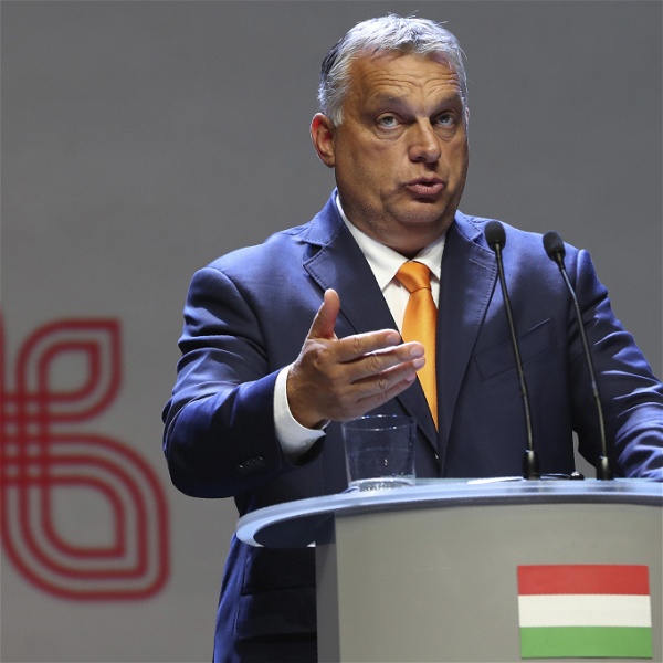Ungerns nationalkonservativa premiärminister i talarstolen