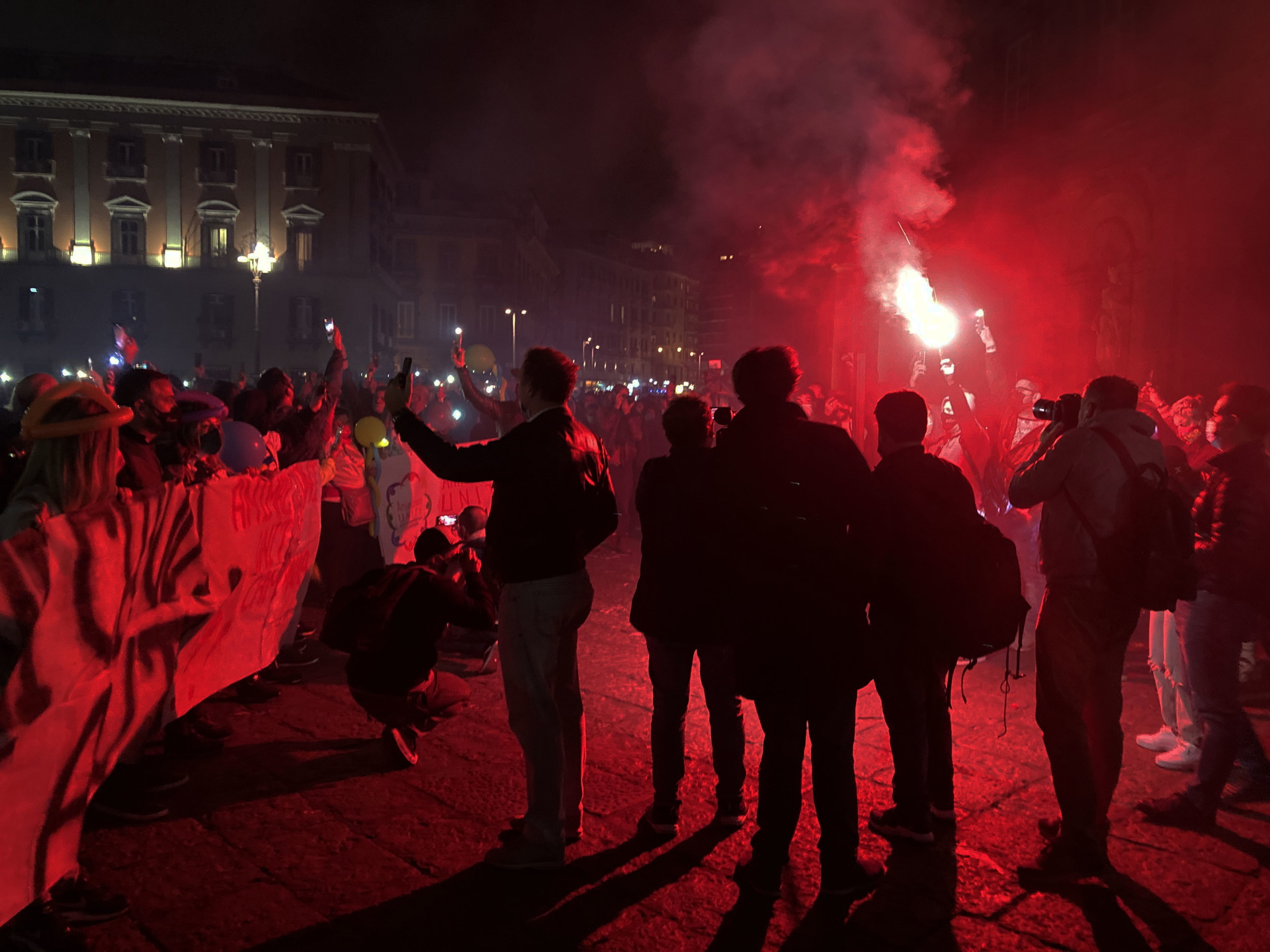 Foto: Julia LindblomParollen för demonstrationen var "om regeringen stänger måste den betala".