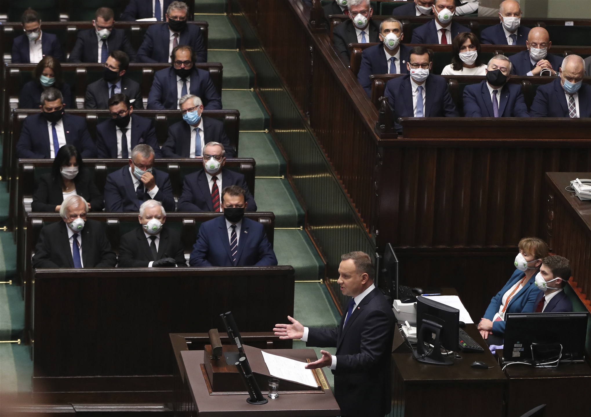 Polens president Andrzej Duda talar inför parlamentet. Partiet Lag och Rättvisa har under de senaste åren fört in landet åt en mer totalitär riktning.  Foto:Czarek Sokolowski/AP/TT