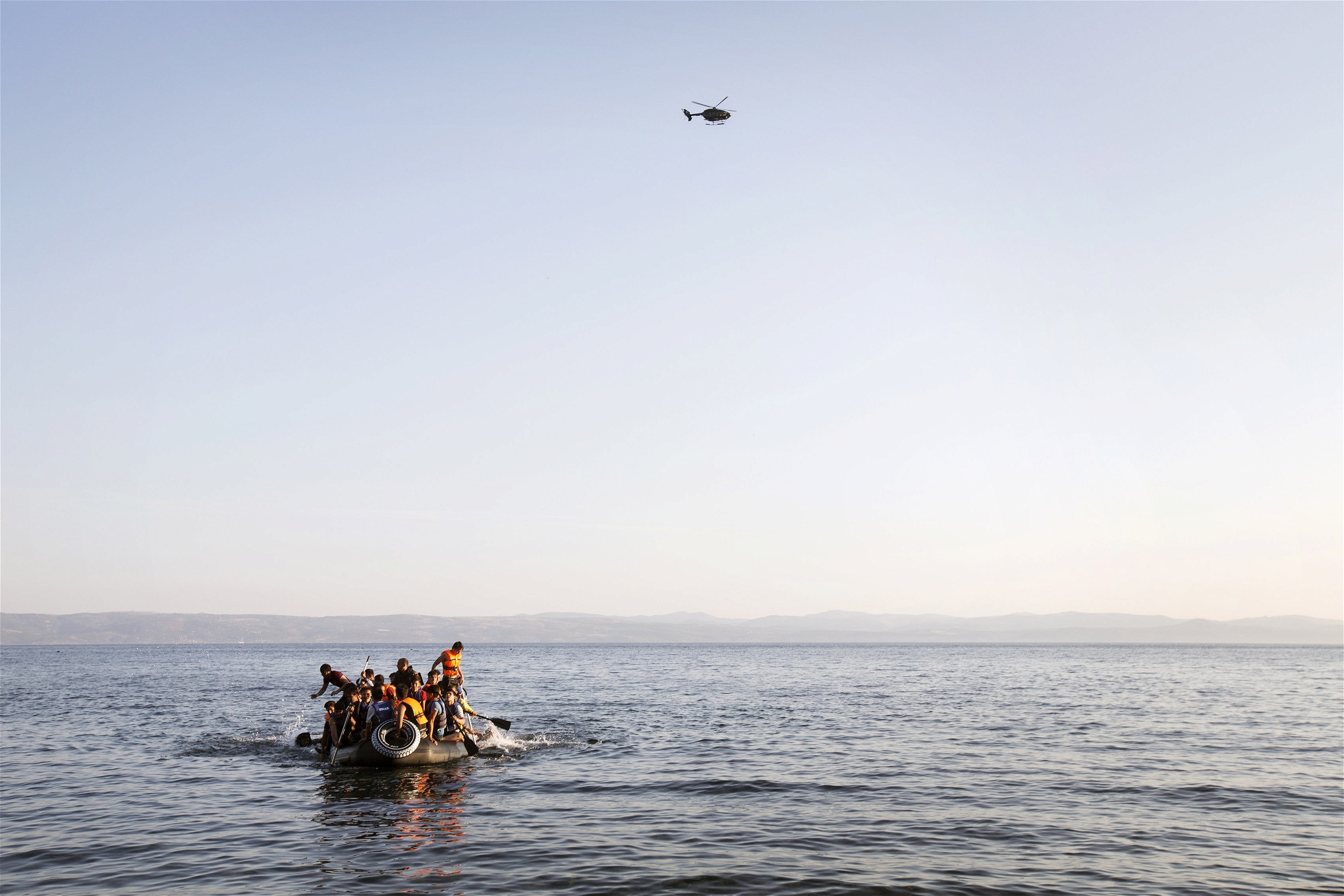 41 migranter omkom på medelhavet sedan deras båt började läcka vatten