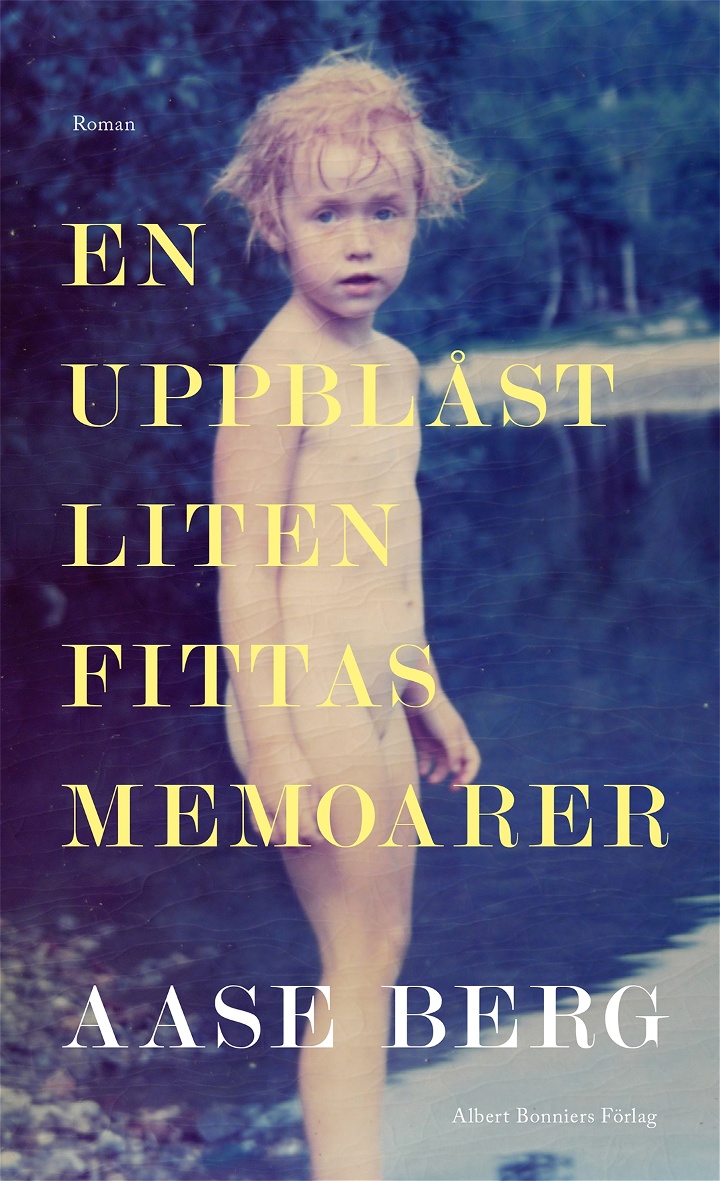 Bokomslag. Bild på en liten naken flicka med blött hår och texten En uppblåst liten fittas memoarer.