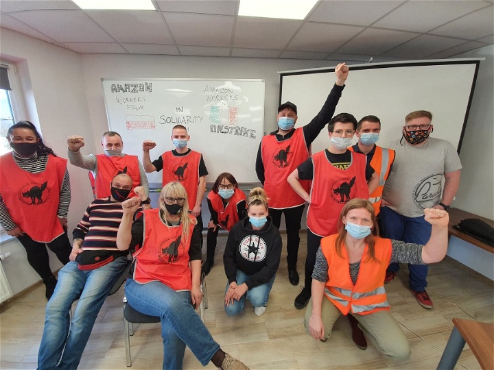 Foto: Inicjatywa Pracownicza AmazonArbetare i Polen skickade en solidaritetshälsning till arbetarna i Italien