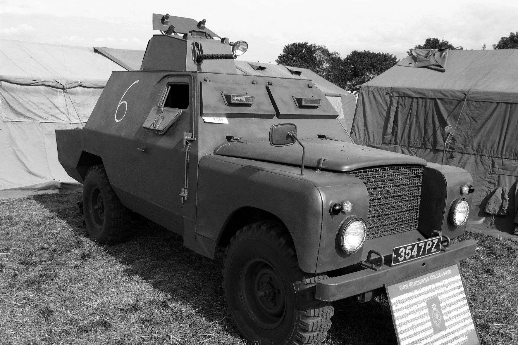 En av de bepansrade Shorland-bilar bestyckad med maskingevär som användes av den Nordirländska polismyndigheten The Royal Ulster Constabulary