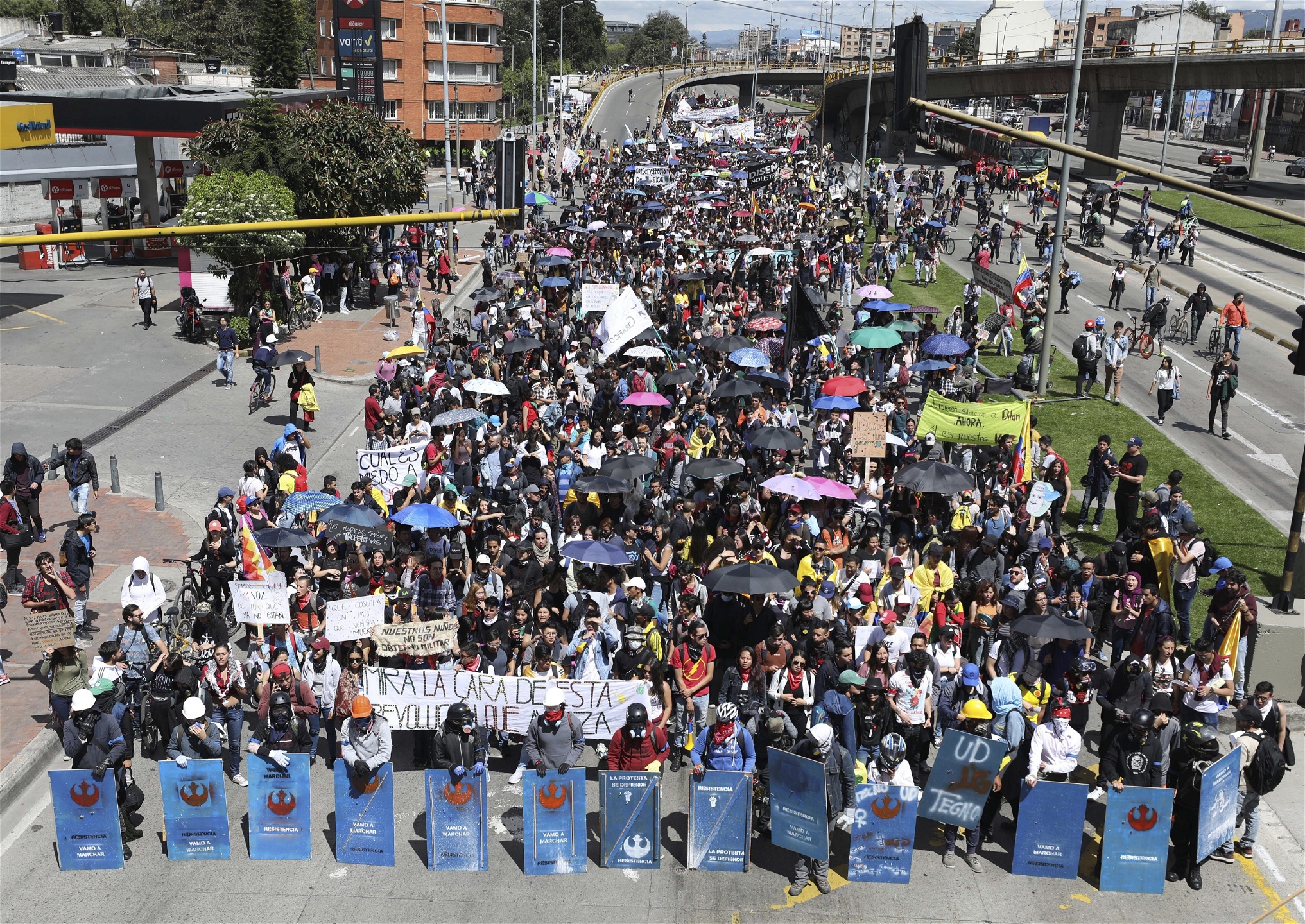 En demonstration mot regeringen den 4 december 2019. Den dåvarande protestvågen började efter en generalstrejk i landet den 21 november. Foto: Fernando Vergara/AP/TT