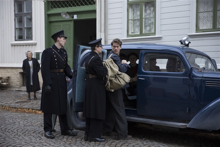 Vanliga norrmän skötte arresteringarna av judarna åt den tyska ockupationsmakten. Ur den största förbrytelsen. Foto: Njutafilms