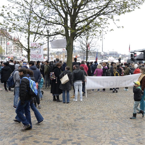 Manifestation i Stockholm för ensammkommande barns rätt att stanna i Sverige