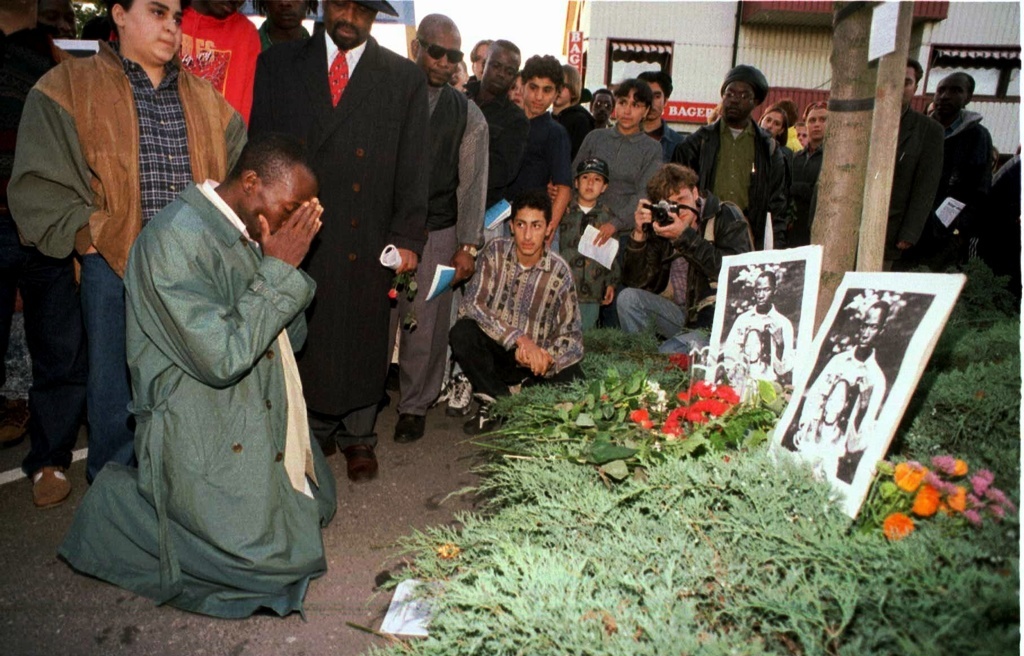 Klippan den 9 september 1996, ett år efter mordet på 18-årige Gerard Gbeyo. Ett år tidigare blev han brutalt mördad av nazister. Foto: Stefan Lindblom/TT