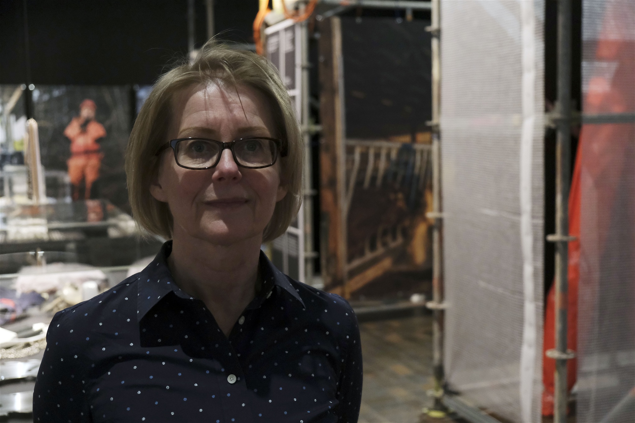 Ingela Broström är chef för den publika avdelningen på Länsmuseet i Gävle och hon förklarar att klassperspektivet ska gå som en röd tråd genom museets utställningar. Foto: Johan Apel Röstlund