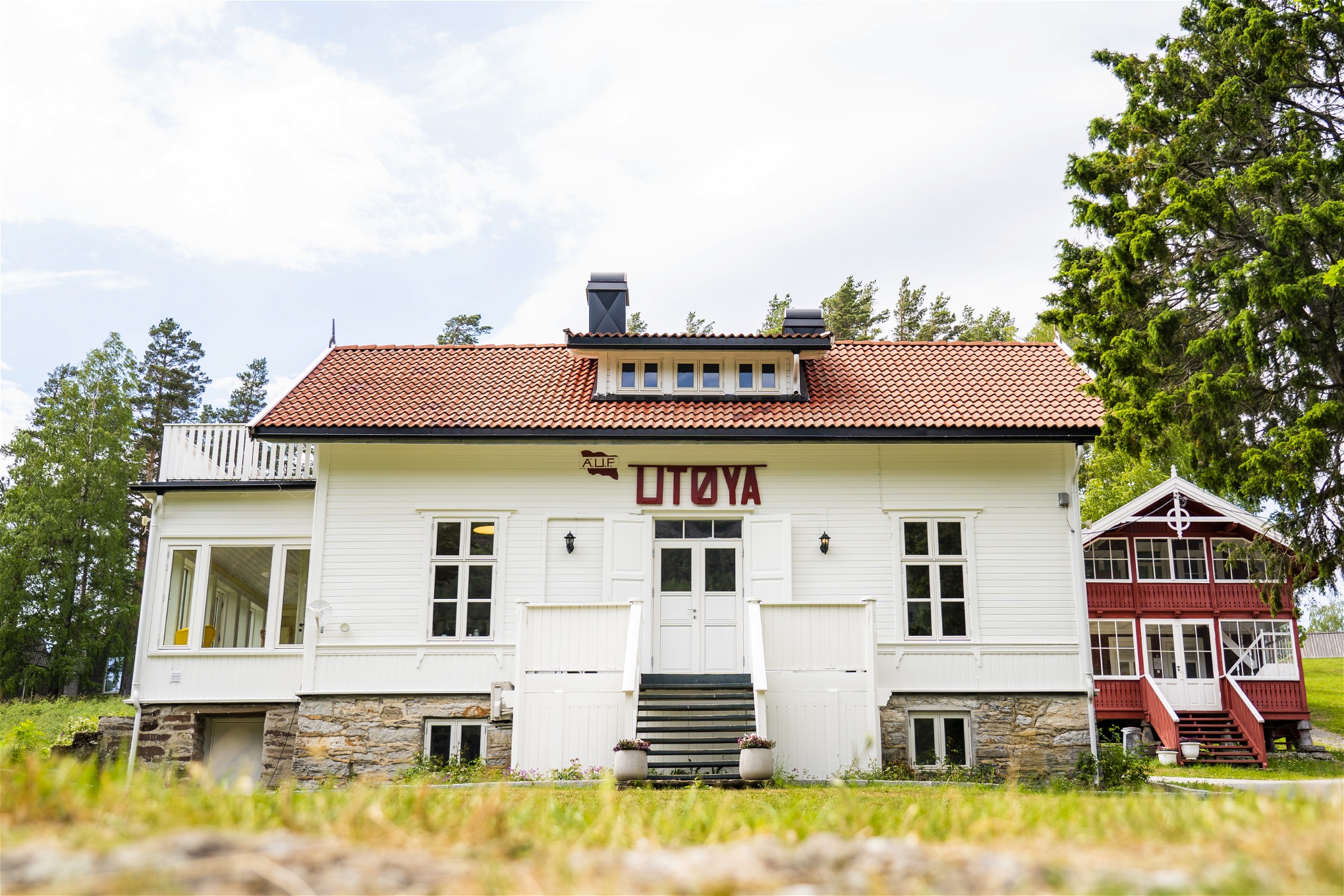 Huvudbyggnaden som är det första man möter när man ankommer Utøya. 