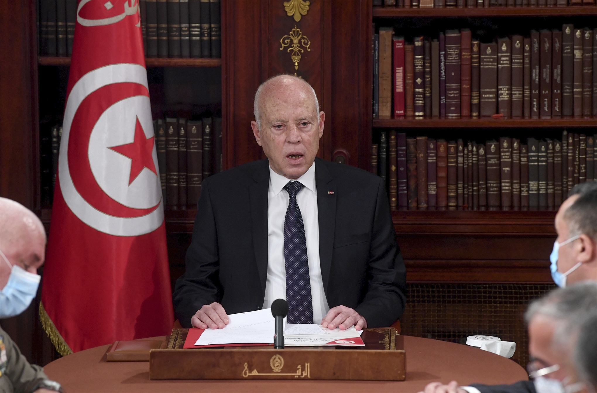Tunisiens president Kais Saied efter att han avsatt premiärministern och fryst parlamentet i trettio dagar. – Presidentens drag stöds av många men långt ifrån alla, säger Linda El-Naggar. Foto: Slim Abid/ TT 