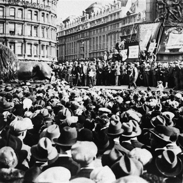 Mängder av människor samlade på Trafalgar square i london, 1927.
