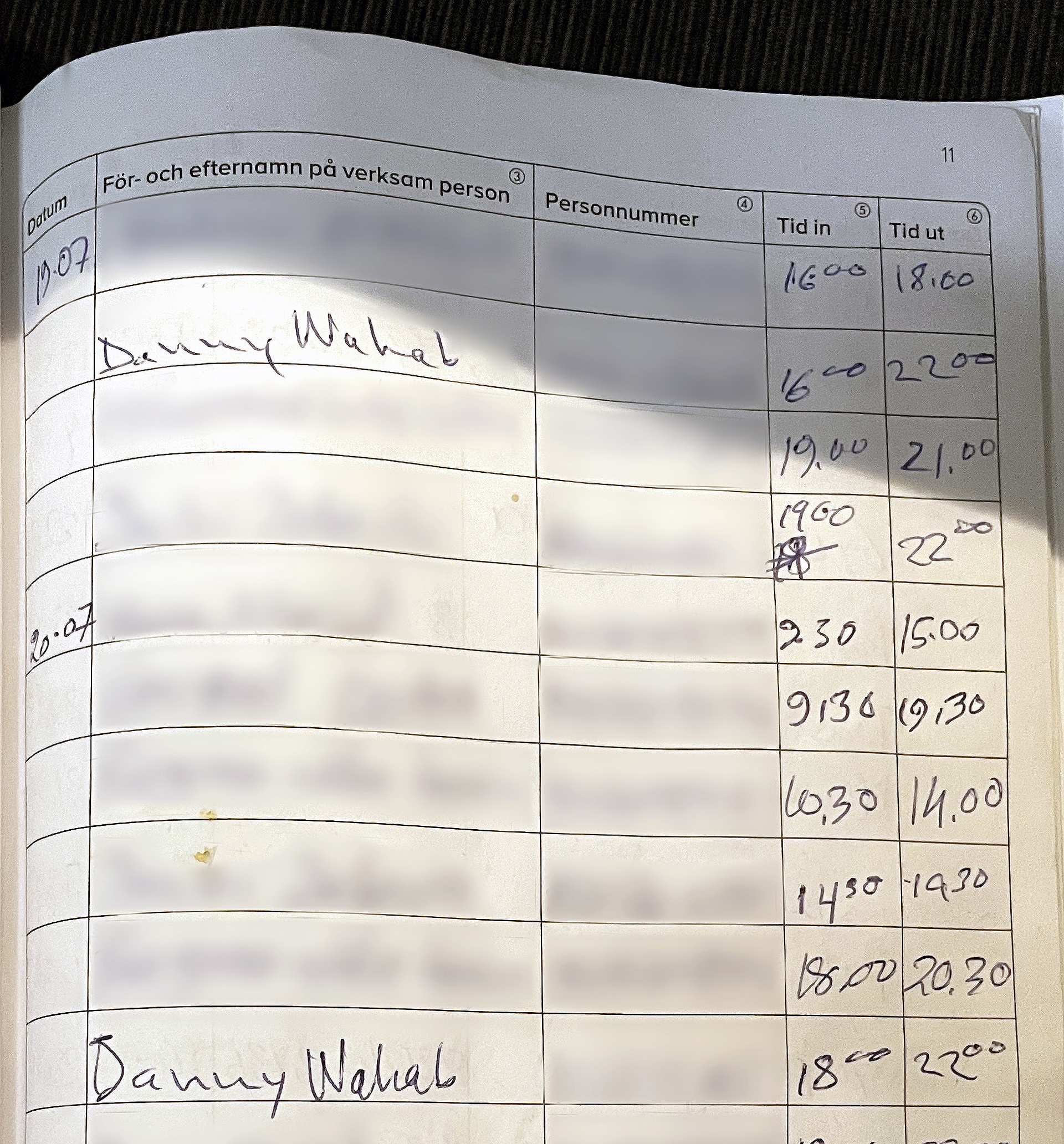 I personalliggaren är Danny Wahab inskriven som närvarande i en av restaurangerna från klockan 18:00. OBS! Bilden har maskats för att dölja känsliga och källskyddade personuppgifter. Foto: Privat
