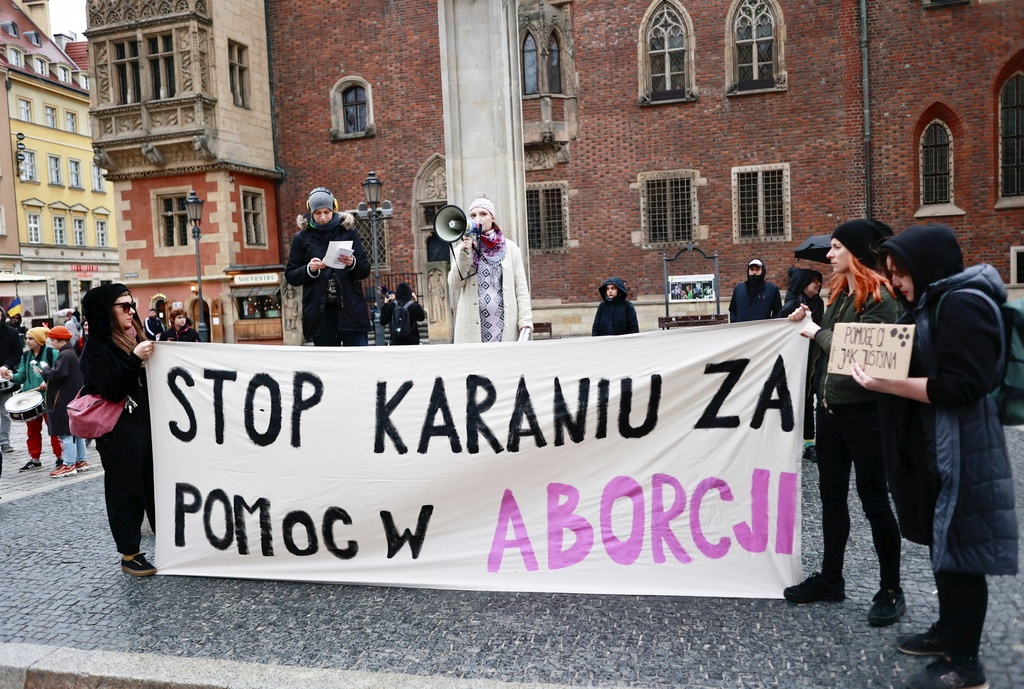 Under torsdagen genomfördes demonstrationer i protest mot åtalet i flera polska städer. Bilden är tagen i Wroclaw. Foto: Krzysztof Zatycki