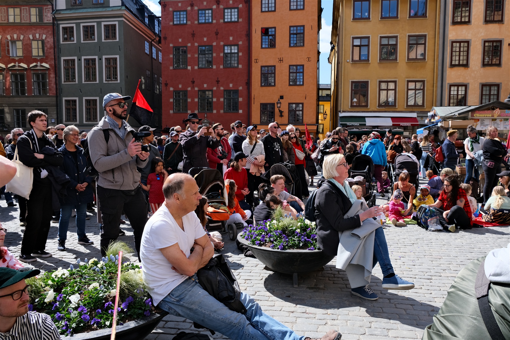 SAC Syndikalisternas första maj-demonstration i Stockholm 2022. Foto: Julia Lindblom