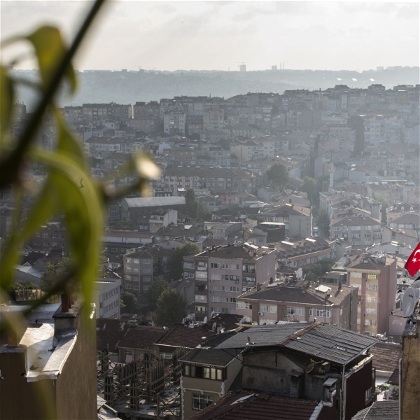 Turkiets flagga vajar i Istanbul